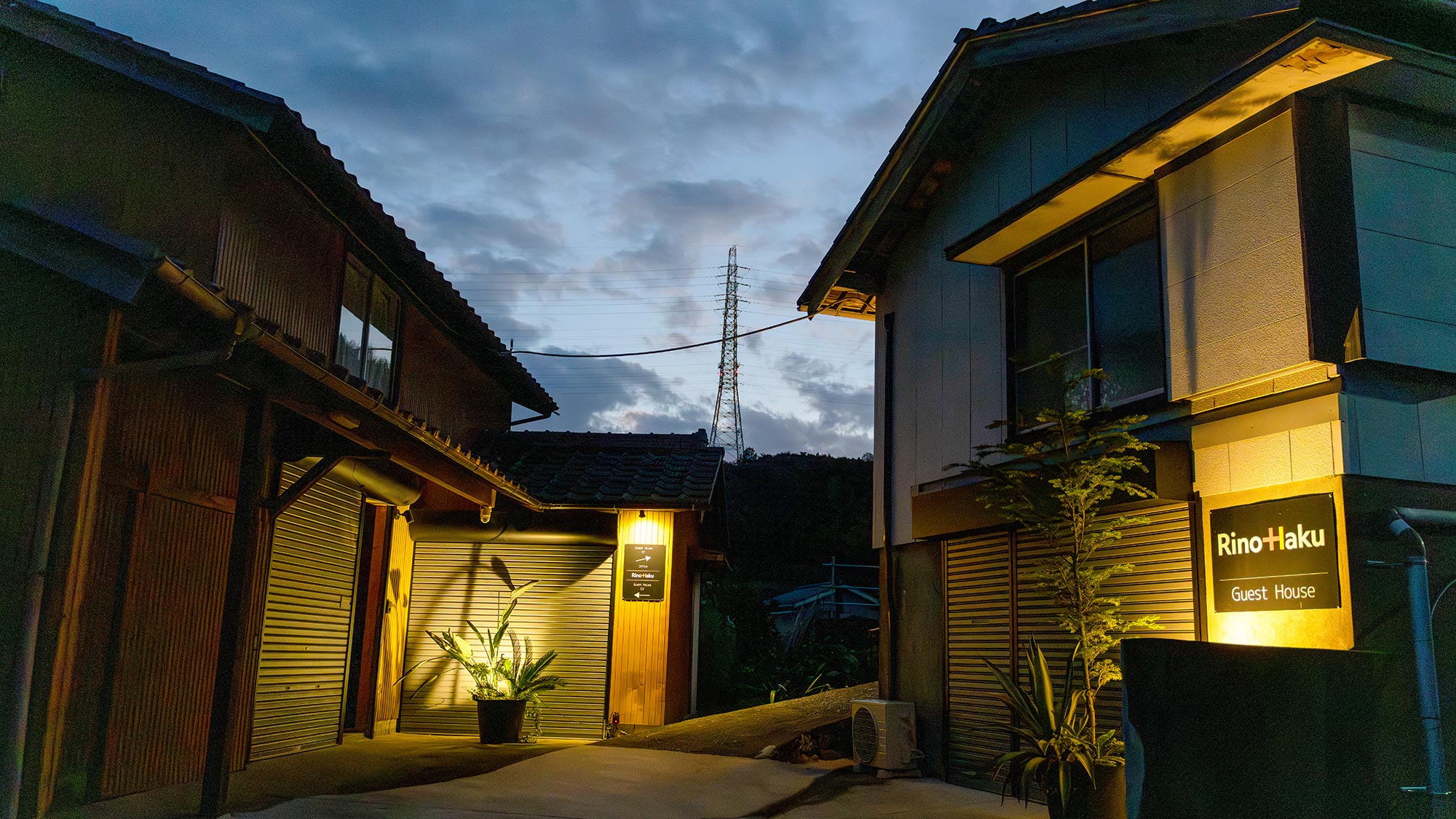 ・【外観】スタイリッシュな内装とは雰囲気の異なる和の外観。阿南の歴史を感じる宿泊をお楽しみください