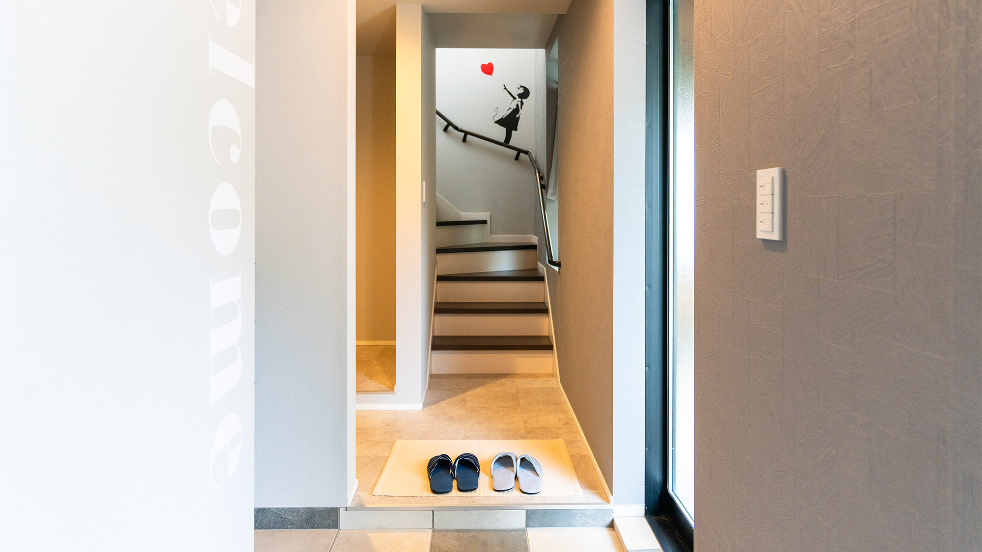 ・【室内】スタイリッシュにリノベされた当宿　快適なプライベート空間で充実した休暇をお楽しみください