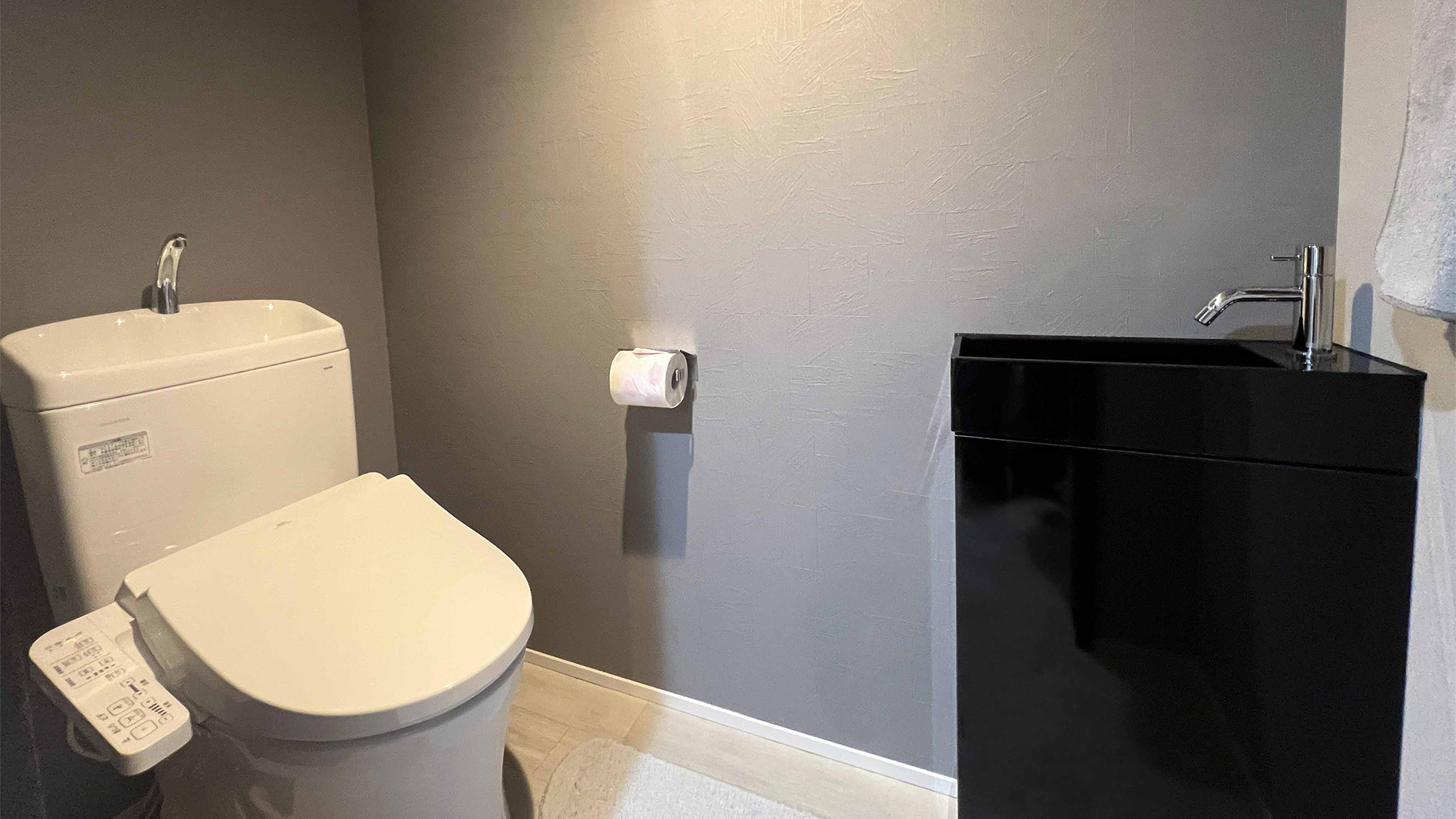 ・【トイレ】温水洗浄機能付き　旅先でも自宅と同じように快適にご利用いただけます