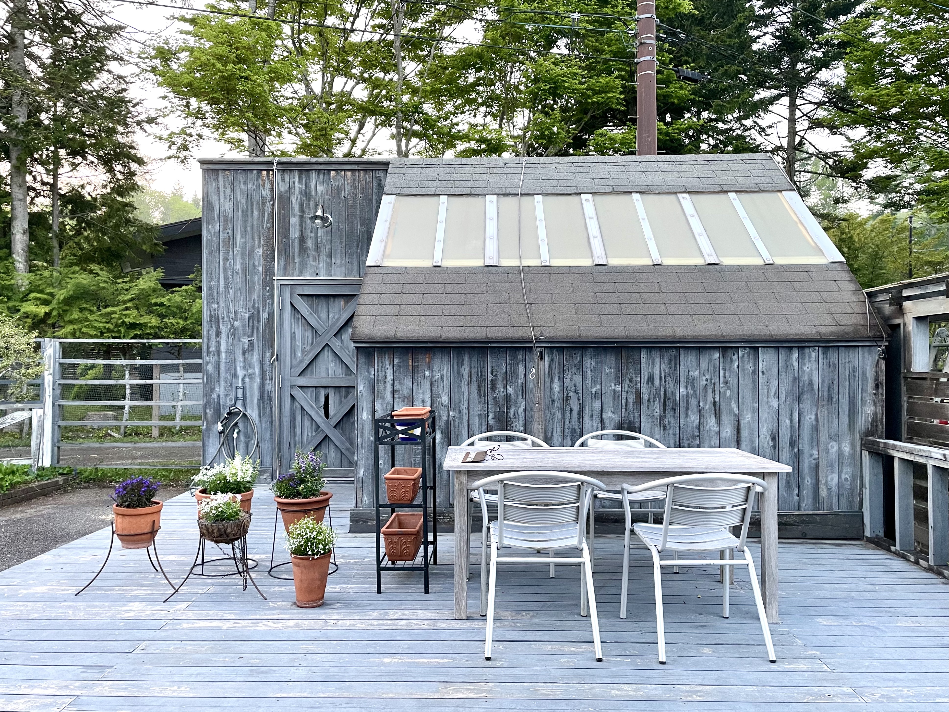 Montana：ウッドデッキ