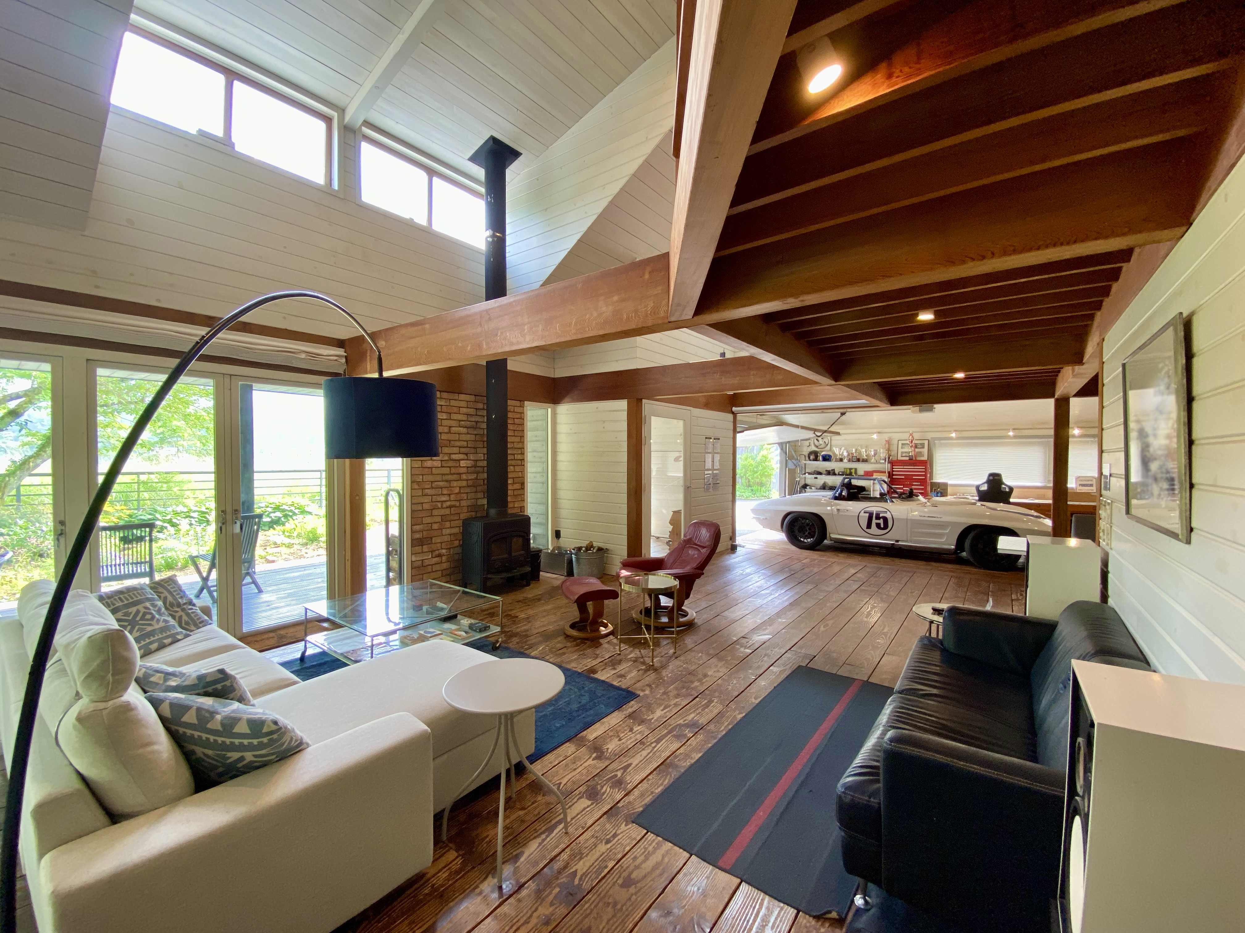 GARDEN SHED Corvetteのリビングです