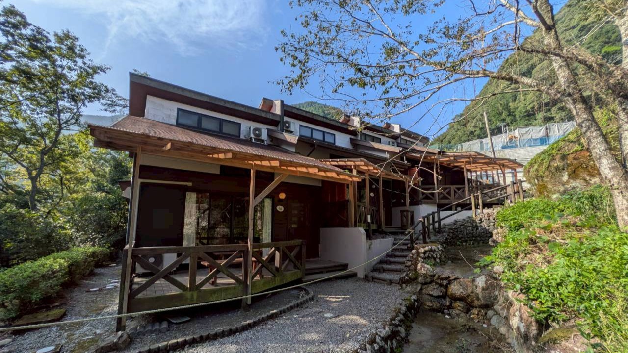 【ロフト付コテージA】◆グループ利用に人気♪屋根付BBQテラス付