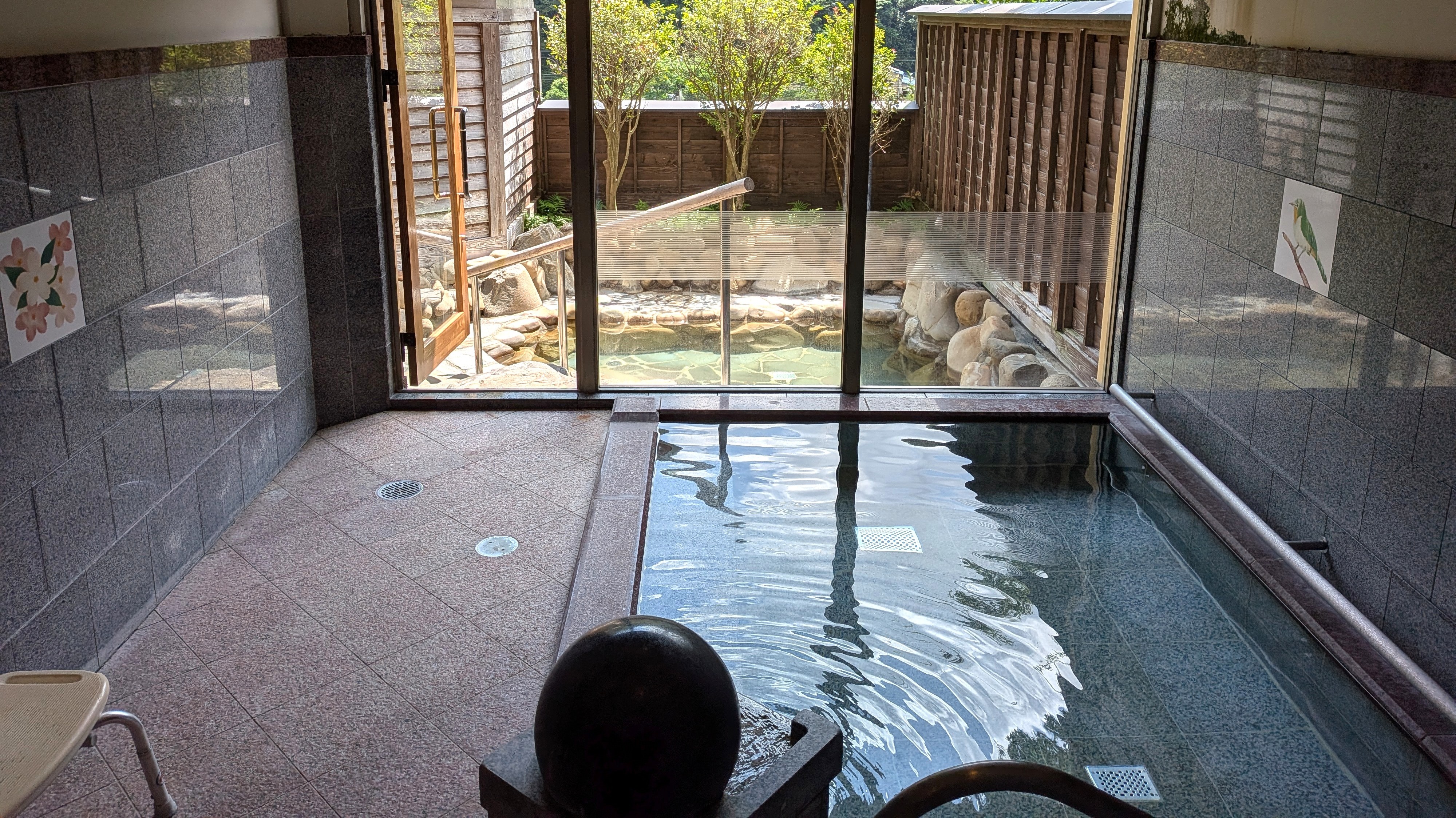 【温泉棟＊貸切家族風呂】岩風呂露天、内湯、サウナを貸切でゆっくりと♪ 1時間1,5000円