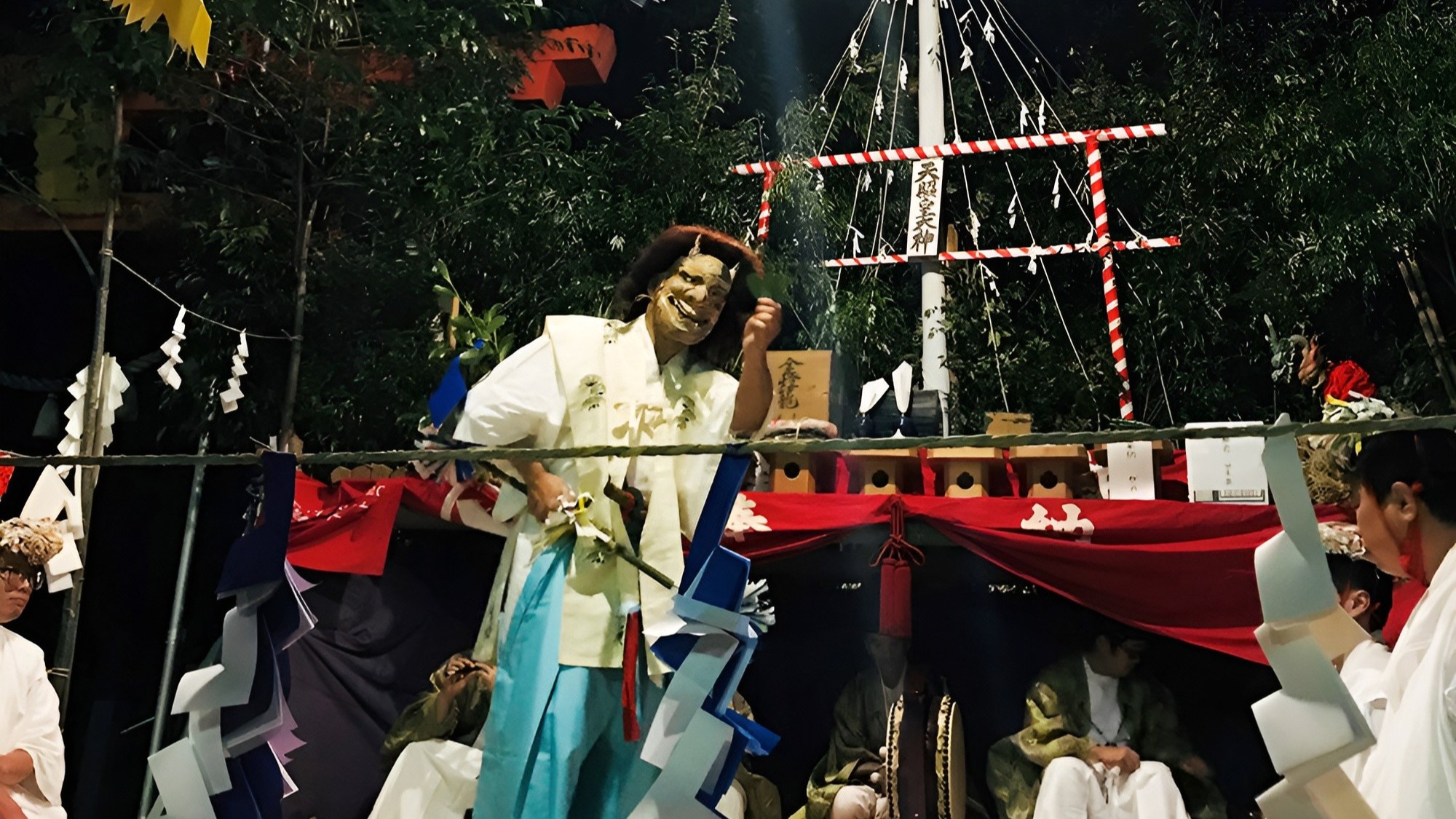 【児原稲荷神社】国見山登山口の高台にある神社。毎年11月下旬に例大祭が行われる。