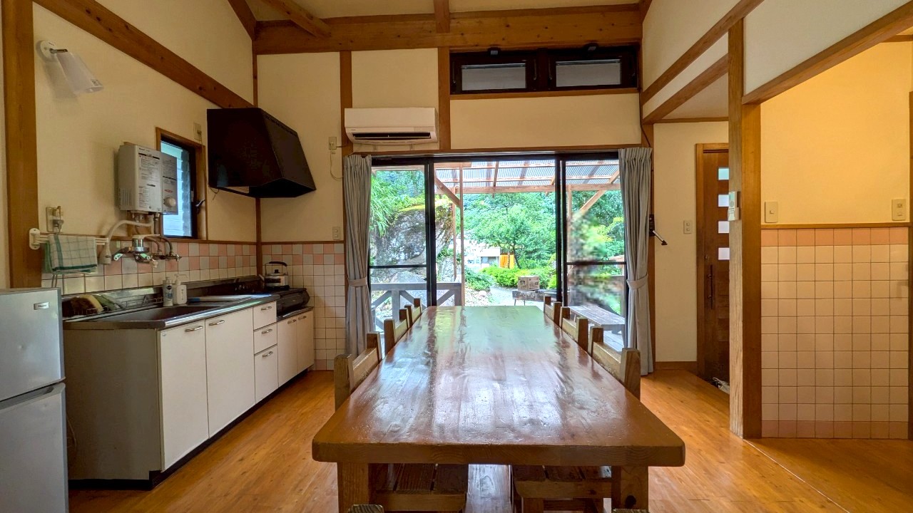 【ロフト付コテージA】窓の外がBBQテラス♪