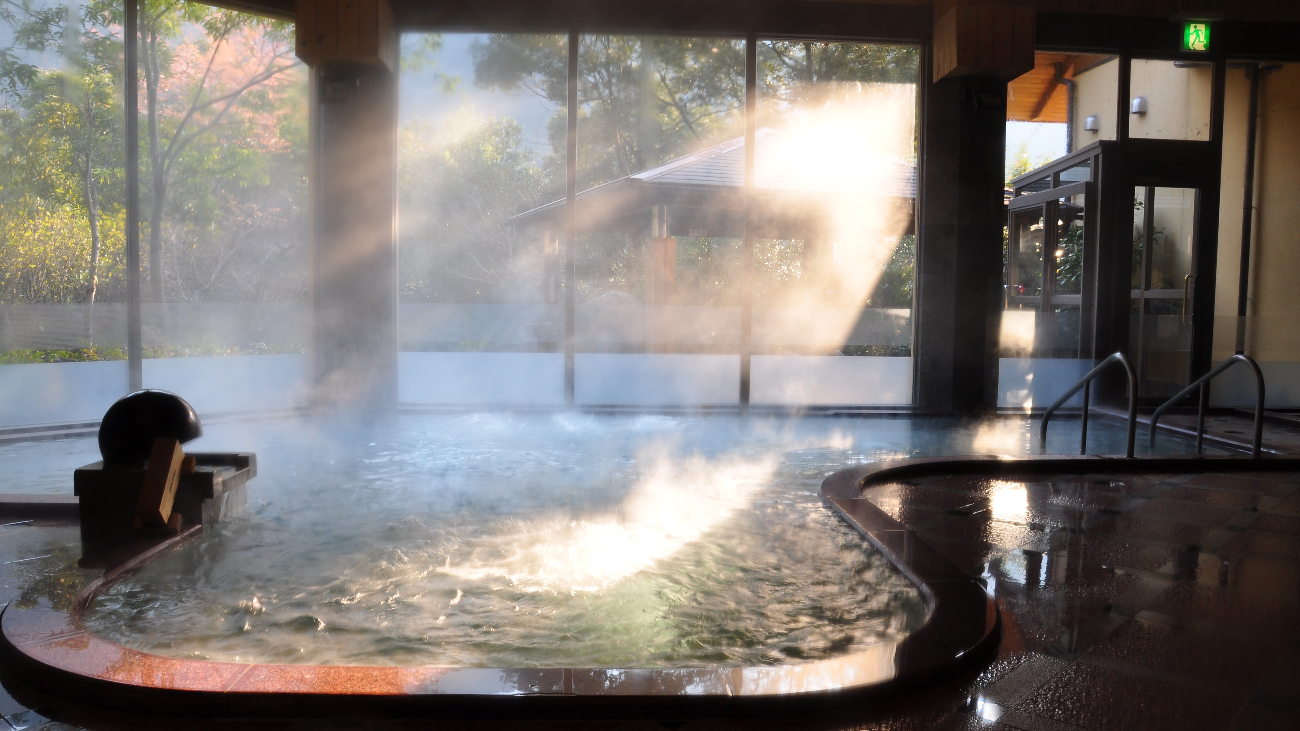 【温泉棟＊川の湯】内湯：温泉ジャグジー風呂、サウナ、冷泉（水風呂）、岩風呂露天のある贅沢な大浴場