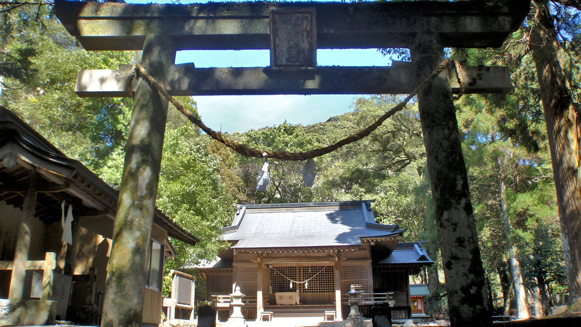 【村所八幡神社】征西将軍の宮「懐良親王」と「米良重艦」を祀った神社。