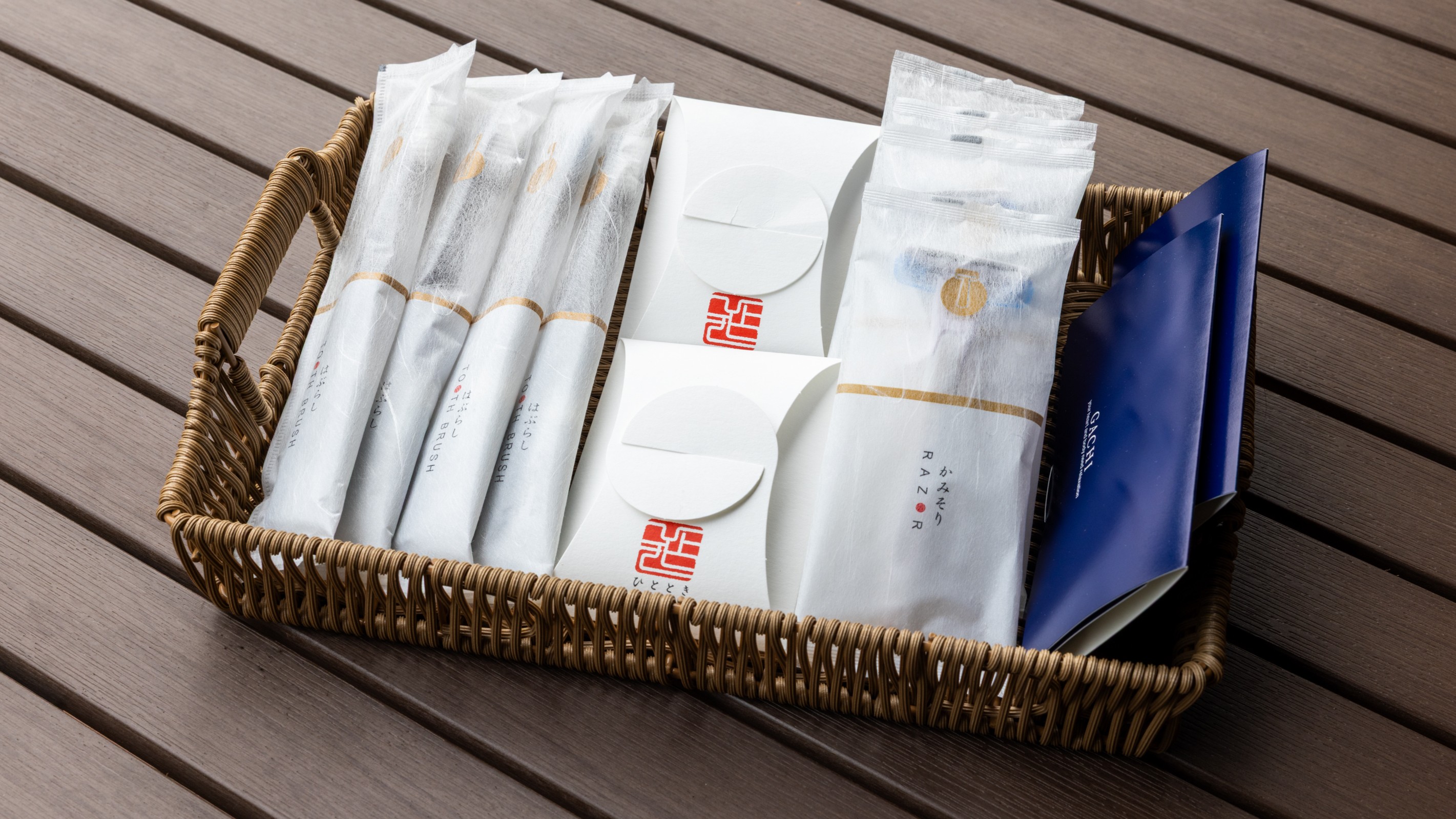 【プレミアムコテージ共通設備・備品】アメニティ：歯ブラシセット・カミソリ・男性/女性アメニティ
