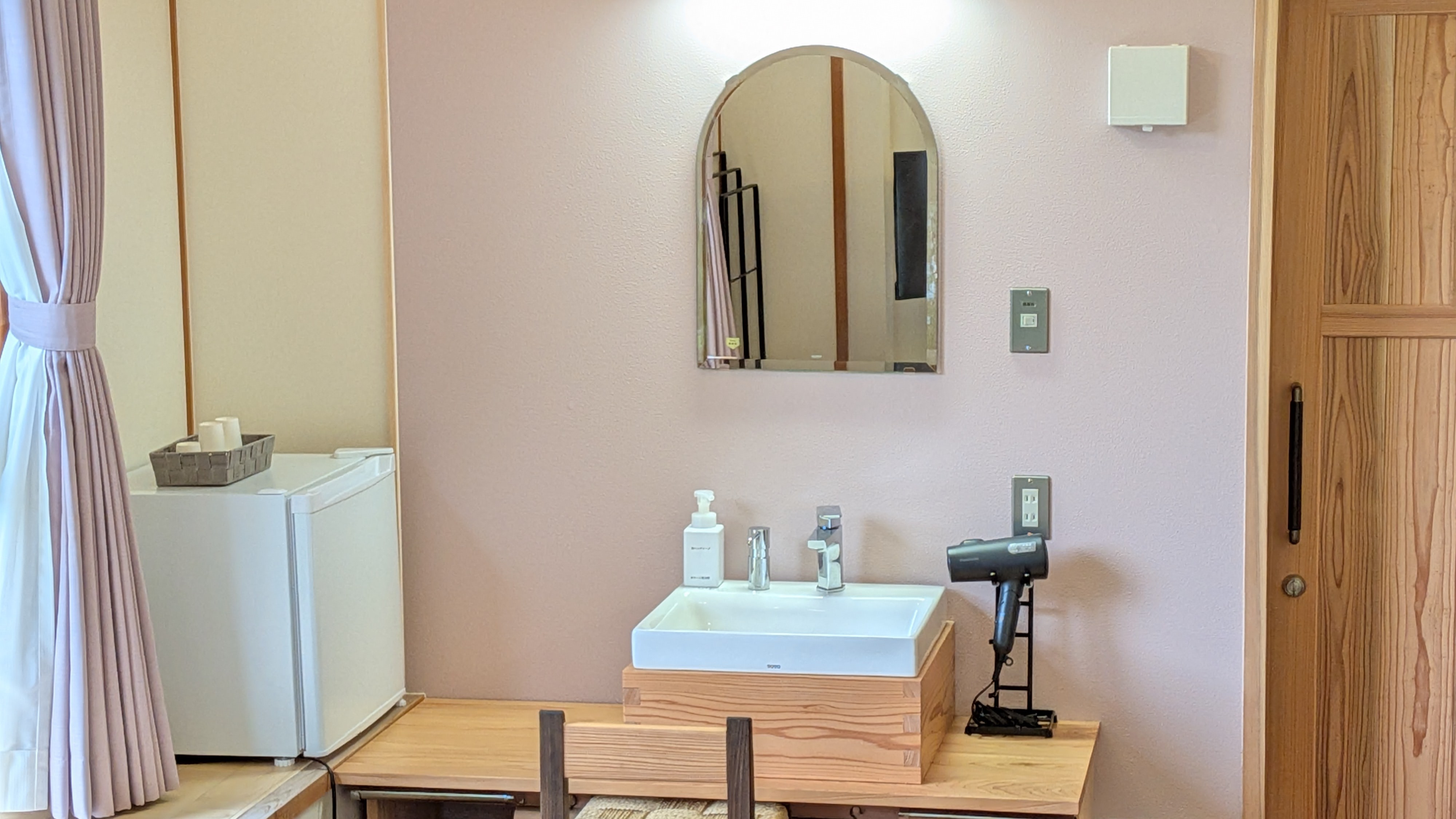 【宿泊棟】-クイーンベッドツイン-ファミリータイプだけ専用シンクを設置