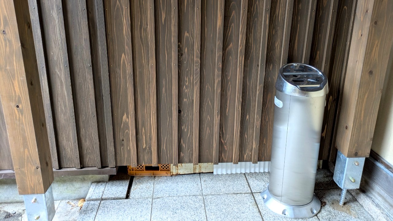 【宿泊棟＊共用部】館内は禁煙です。喫煙は宿泊棟入口前の喫煙所でお願いいたします