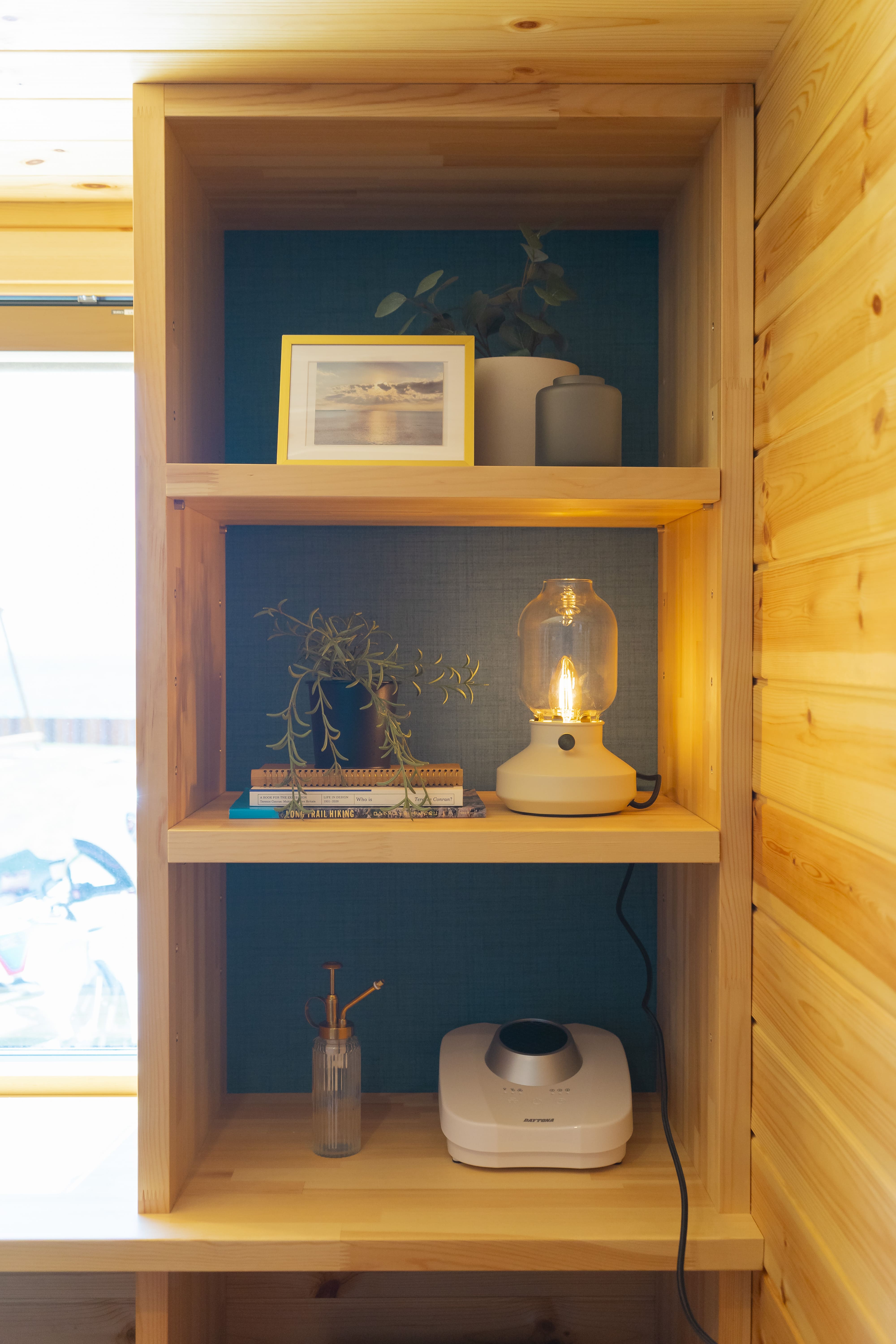 ヘルメット乾燥機やBluetoothスピーカーも完備