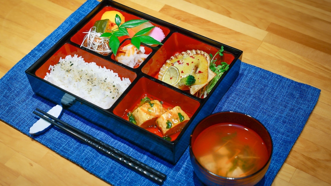 【弁当朝食】お部屋に届く、出来立ての平戸の朝食弁当。目覚めのまま味わう贅沢な朝