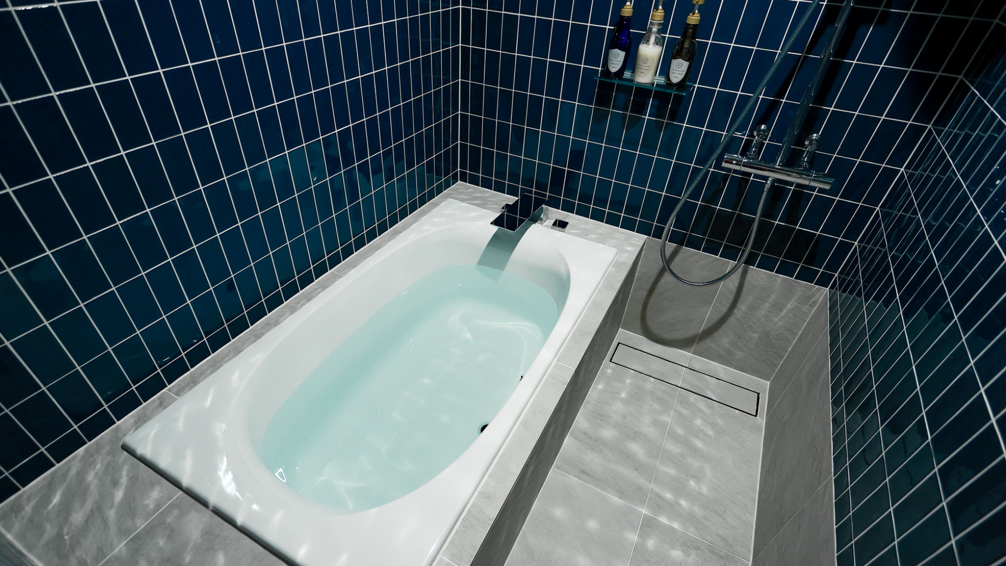 バスタブ ー 広々とした大きなお風呂でゆっくり疲れも落とそう♪