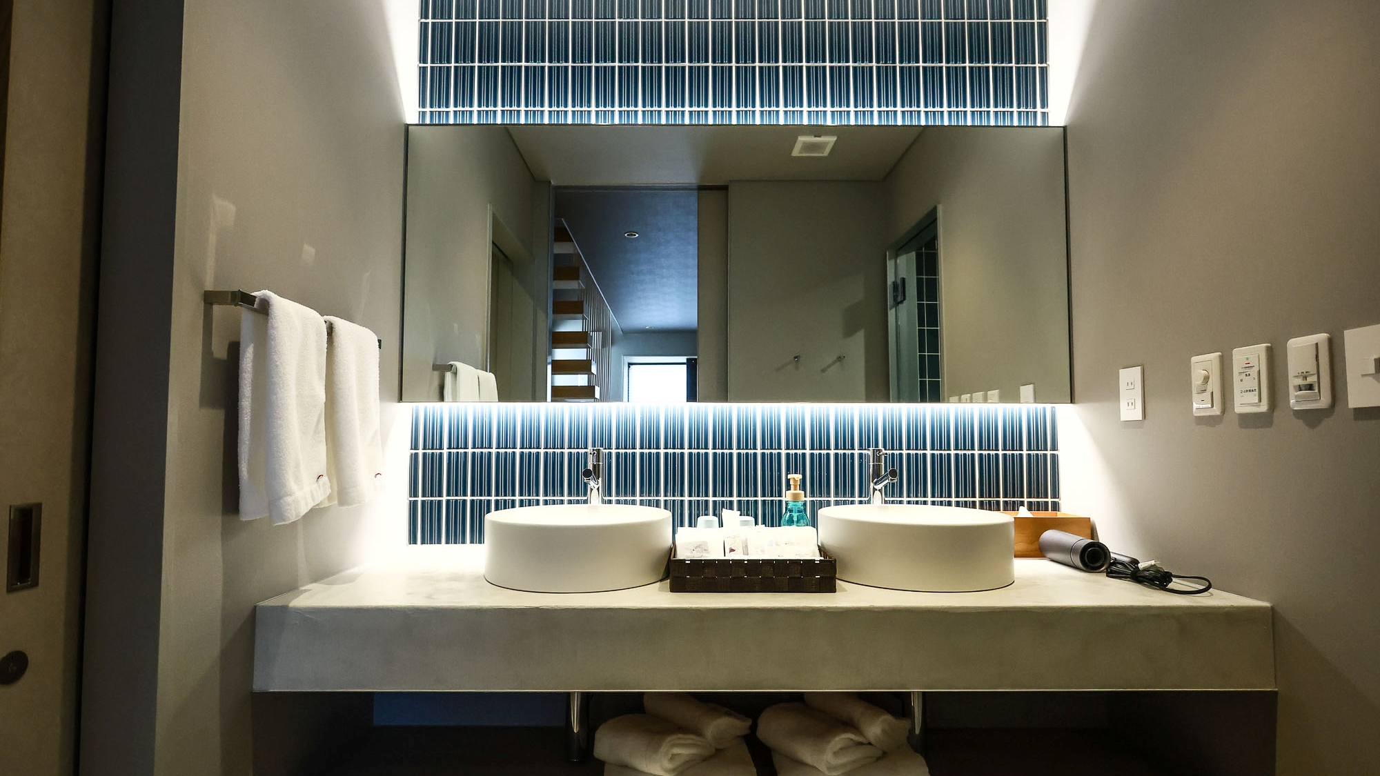 洗面 ー 忙しい朝も安心♪ダブルシンクを採用！