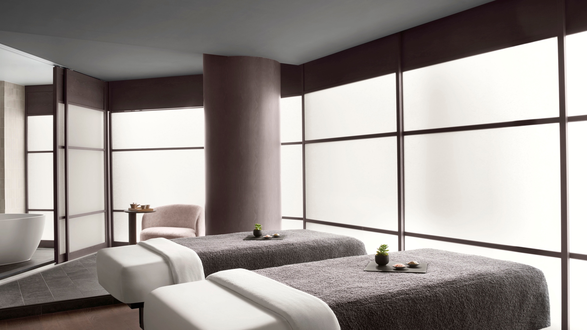 【SPA By JW／カップルトリートメントルーム】ご友人やカップルでもご利用いただける贅沢なスパ。