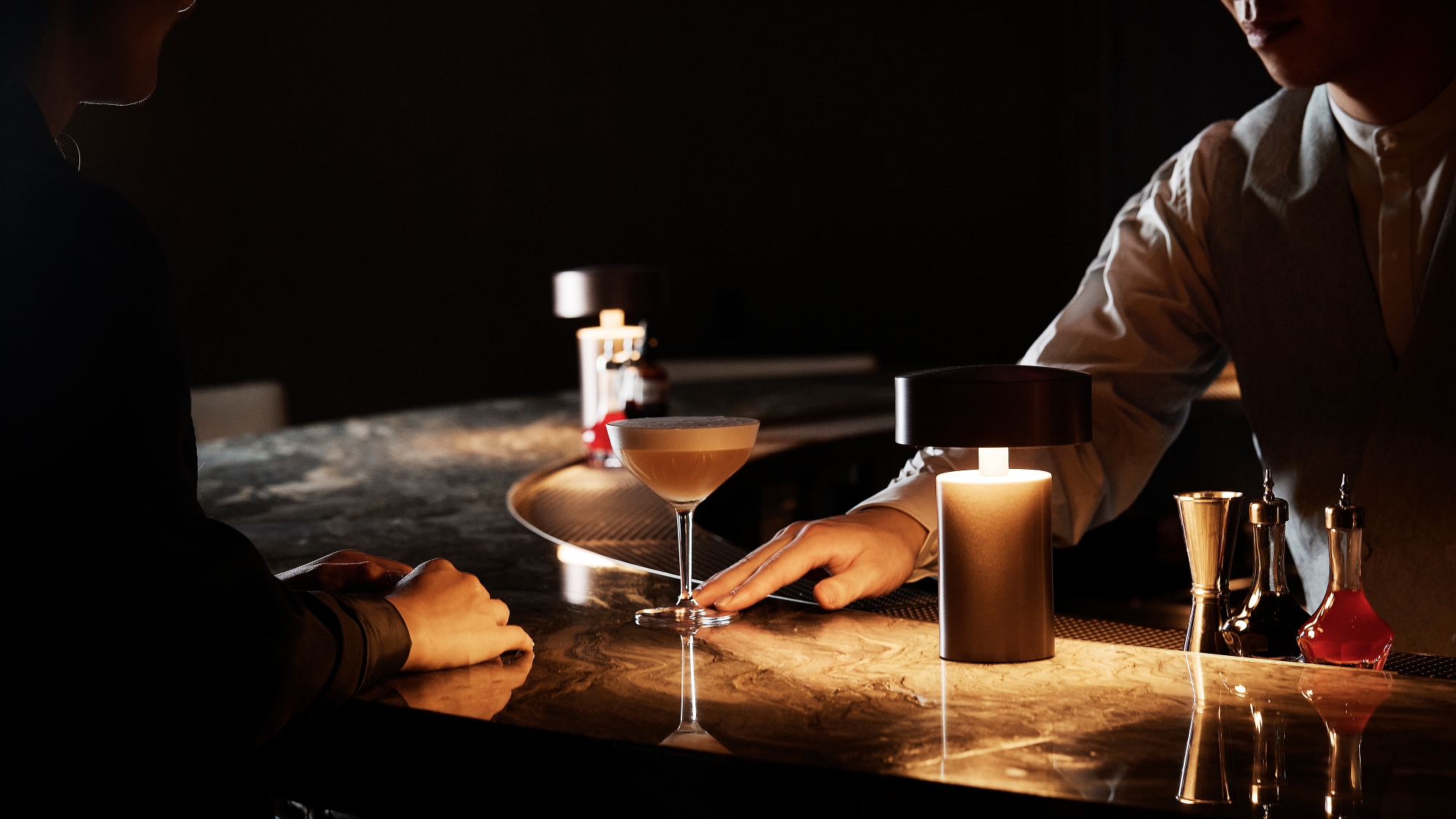 【JW BAR】個性豊かなバーテンダーによる、物語を感じさせるオリジナルカクテルをお楽しみください。