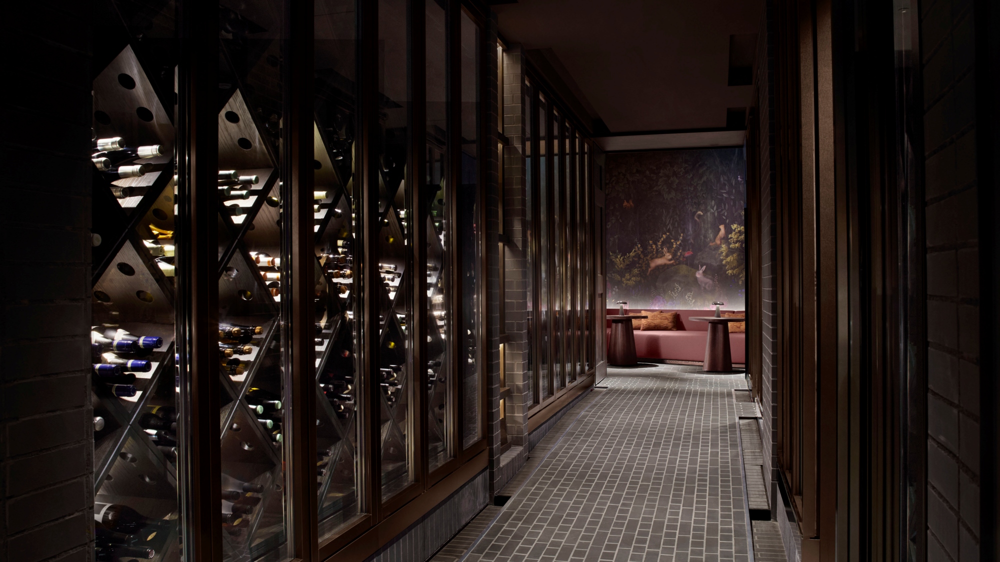 【セフィーノ-Sefino／ワインセラー】地中海の美食を彩るワインを揃えた拡張あるワインセラー。