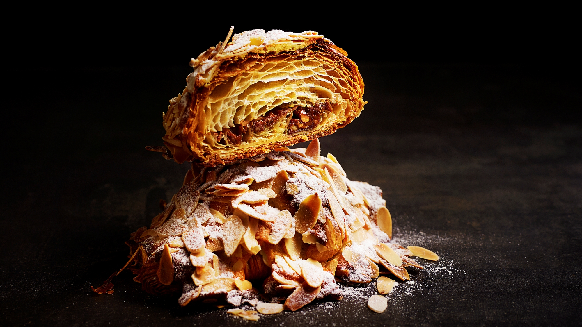 【ル・クレス／アーモンドクロワッサン】香ばしい香りと食感がたまらない贅沢なクロワッサン。※イメージ