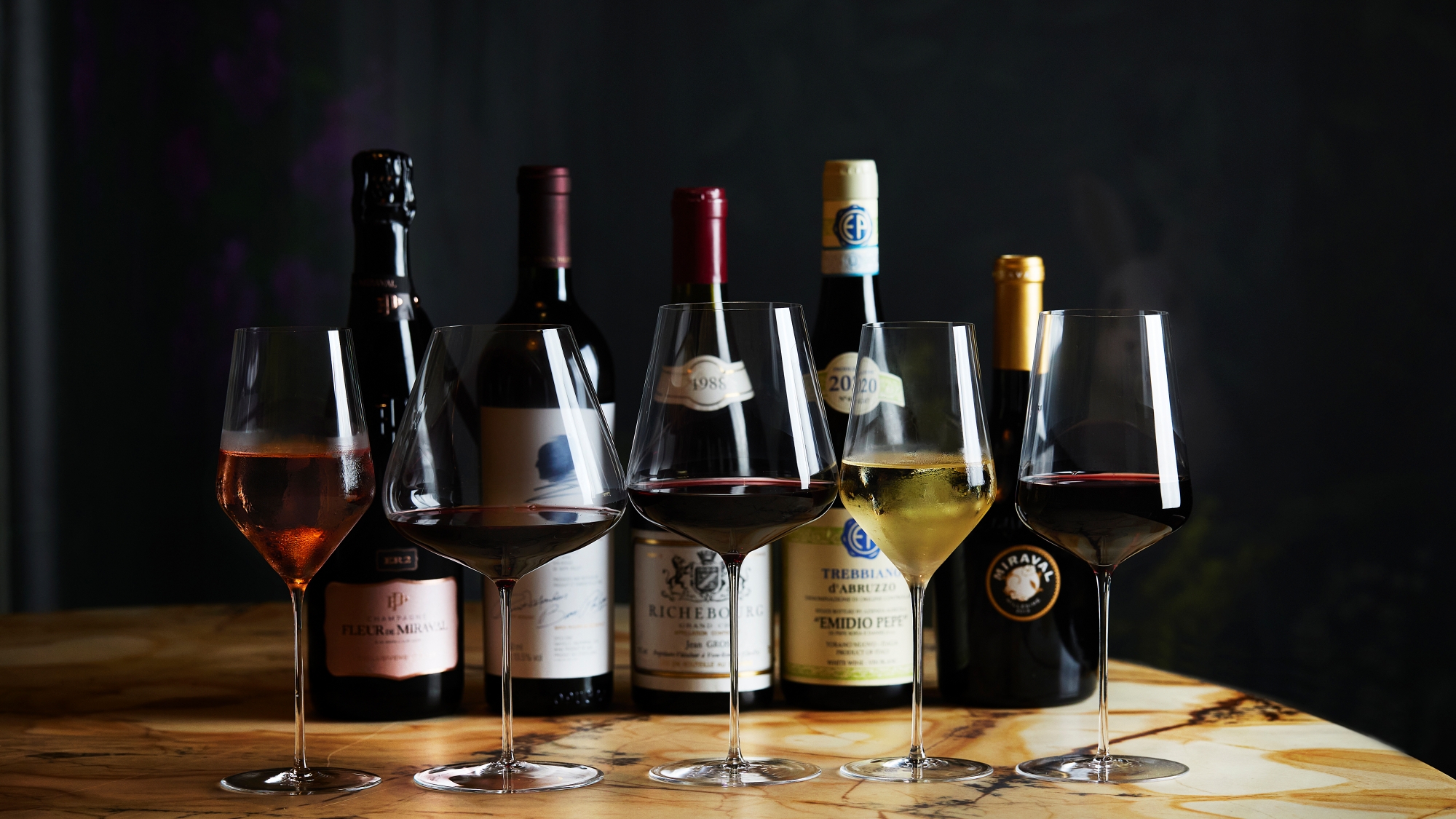 【セフィーノ／ディナー例】ペアリングも楽しめるように多様なお酒を取り揃えております。※イメージ