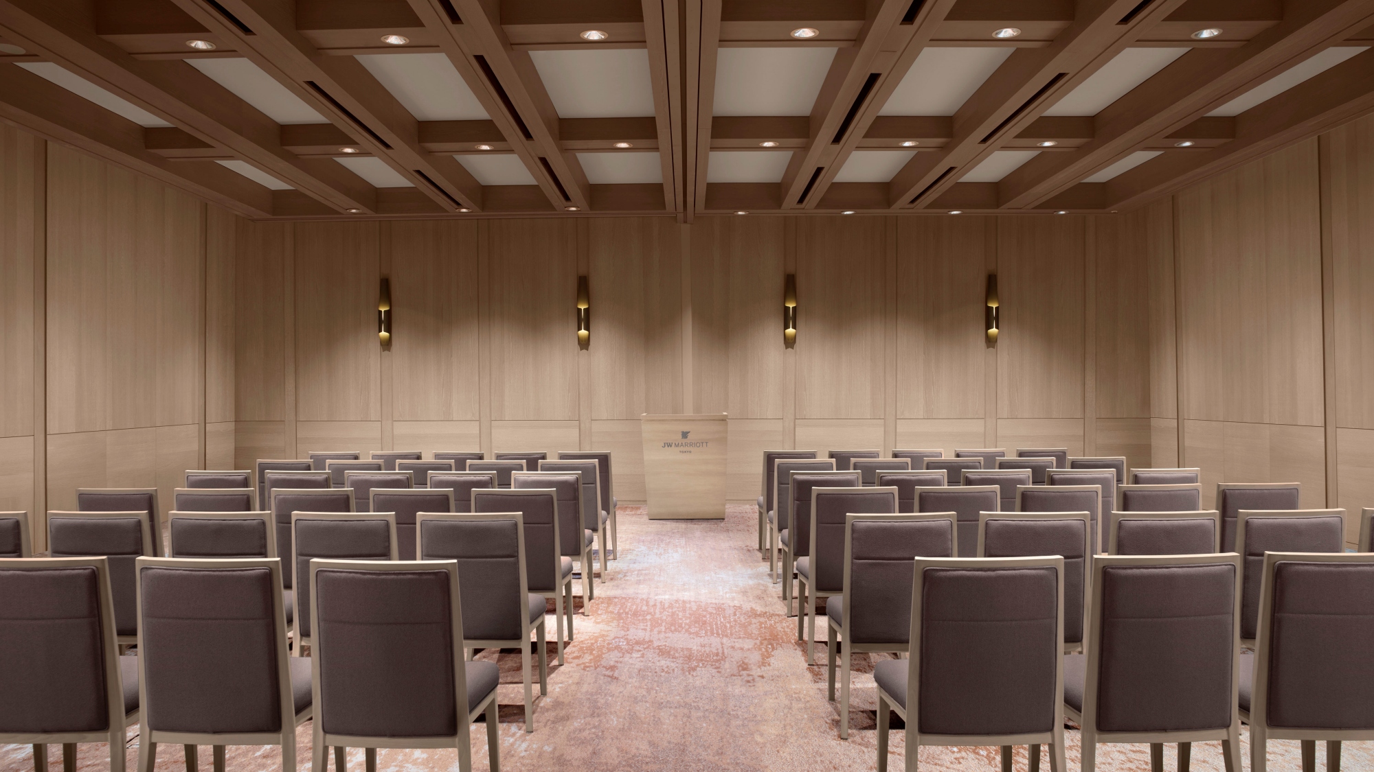 【Event Rooms／Hoshi】木の温もりと柔らかな光に包まれたナチュラルモダンな多目的会場。