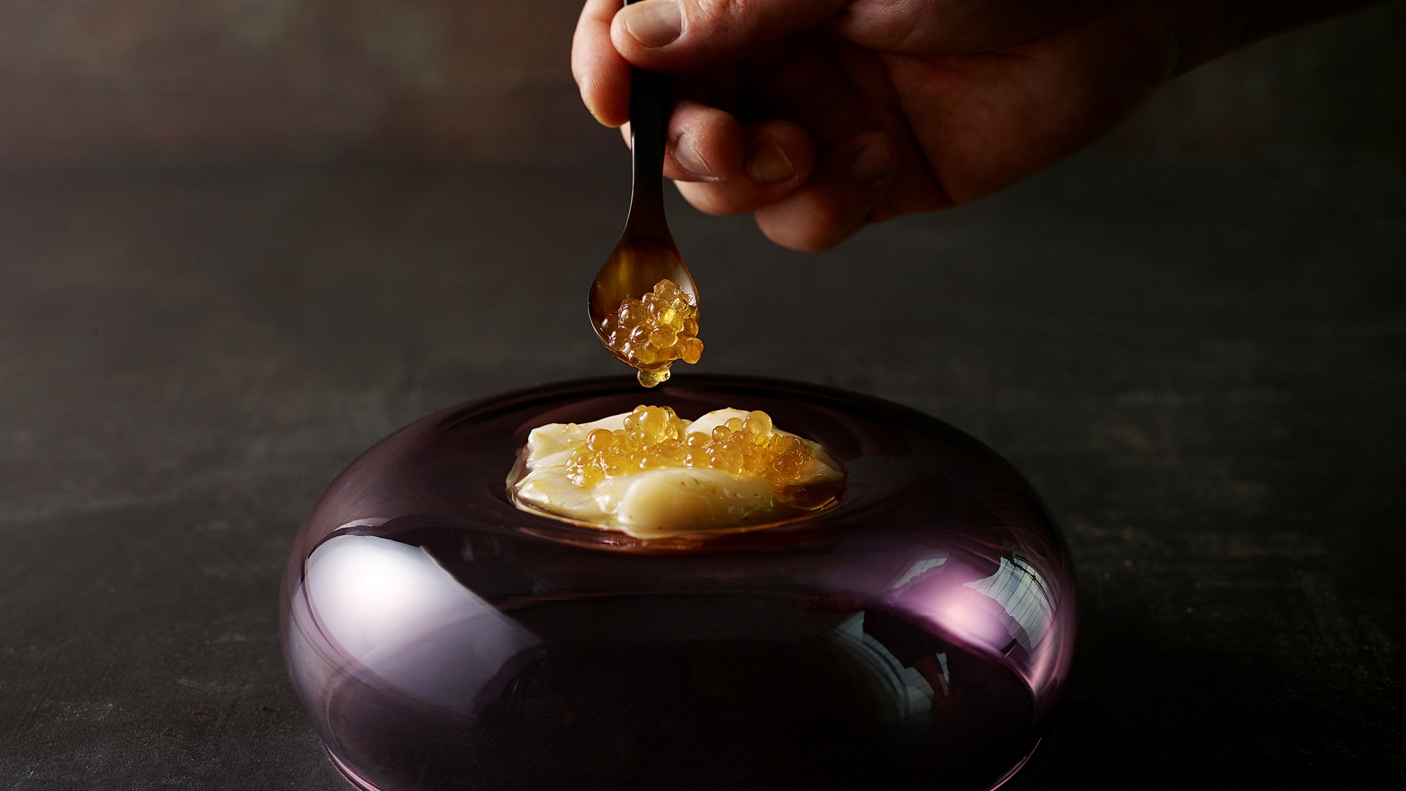 【咲／ディナー例】ミシュランシェフ監修の一皿をきらめく絶景とともにお愉しみいただけます。※イメージ