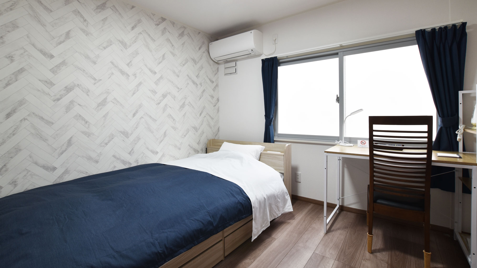 【コンパクトシングル】モノトーンのアクセントが映えるスタイリッシュな空間