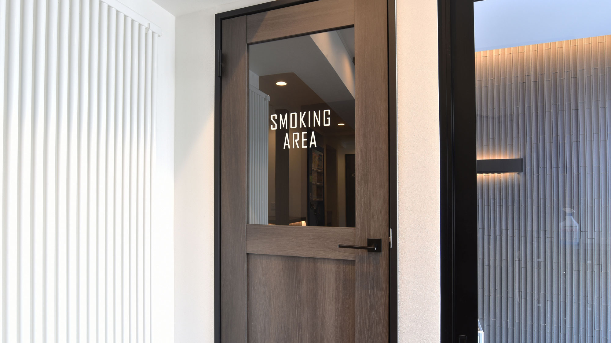 【館内施設】客室は禁煙です、お煙草は喫煙スペースでお願いいたします