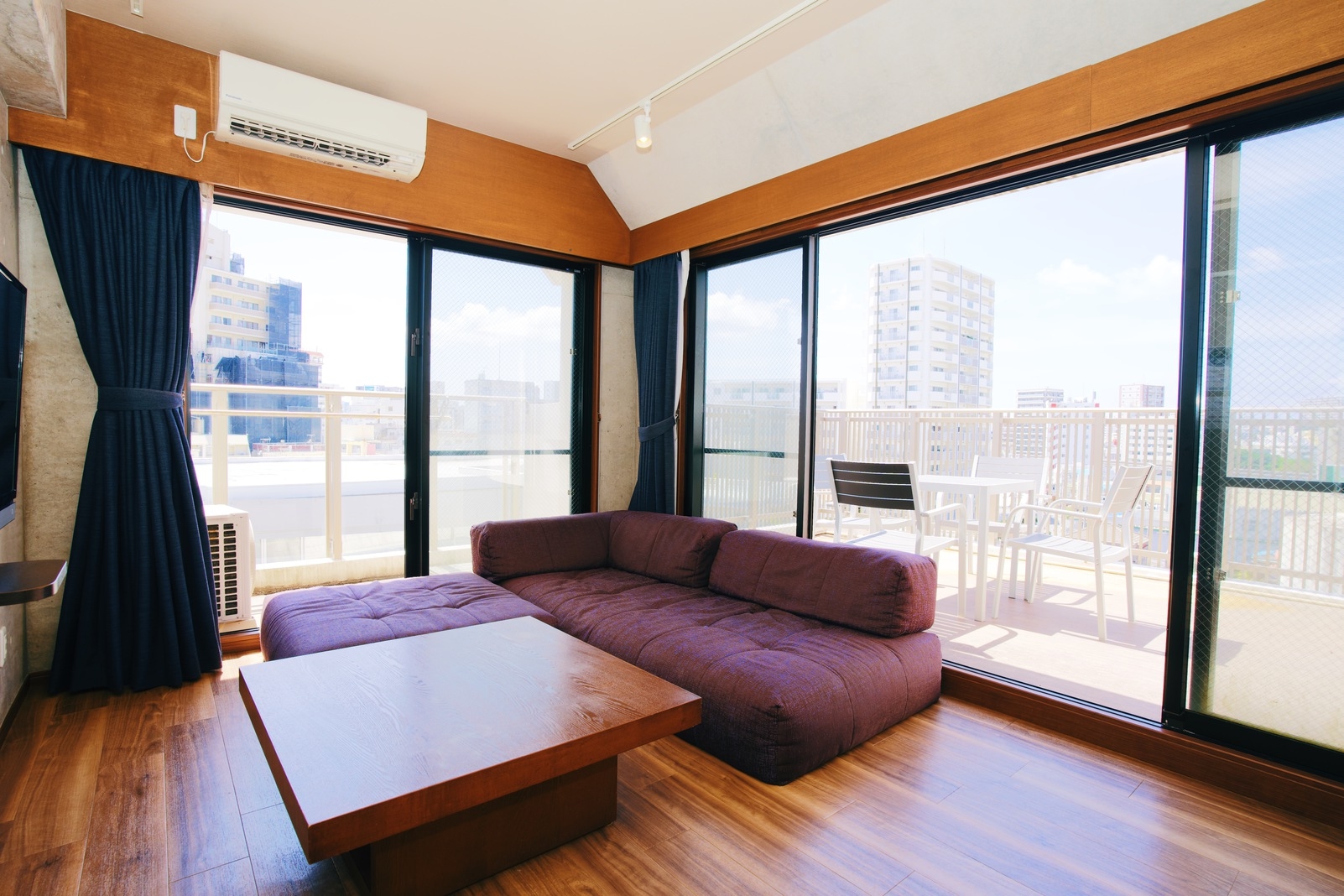 【ペントハウス】国際通りまで徒歩3秒！牧志駅より徒歩約３分｜住まうように宿泊