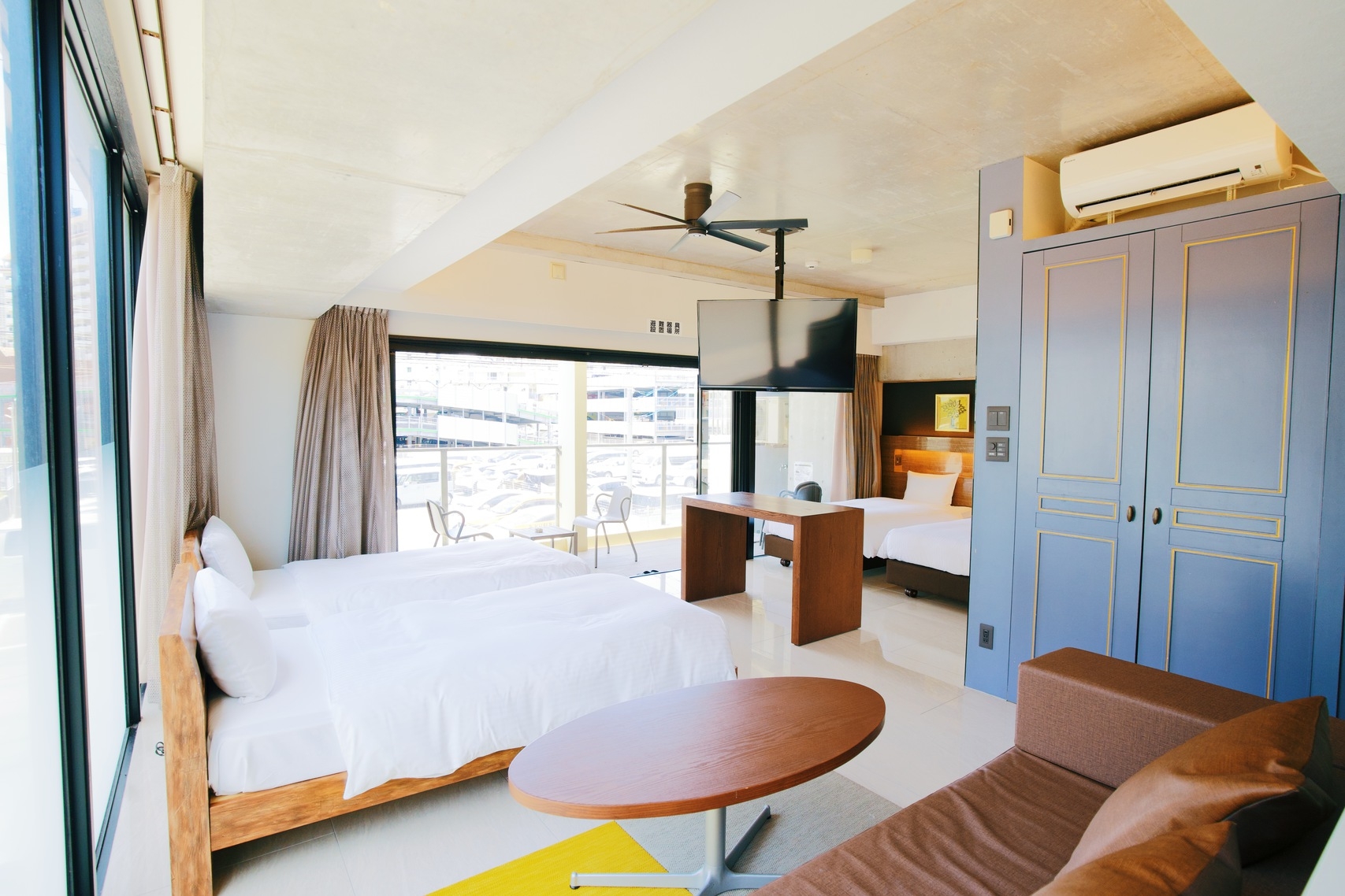 【ファミリールーム】那覇空港まで１５分　国際通りから徒歩約5分｜全室キッチン＆家電付