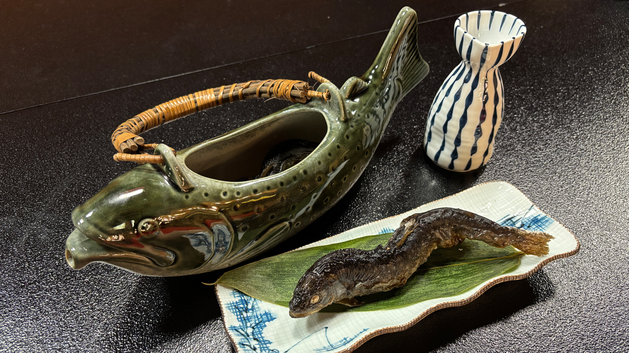 【５月から７月　別注文　岩魚の骨酒】岩魚の出汁が熱燗に溶け出し、スープのような味わいです