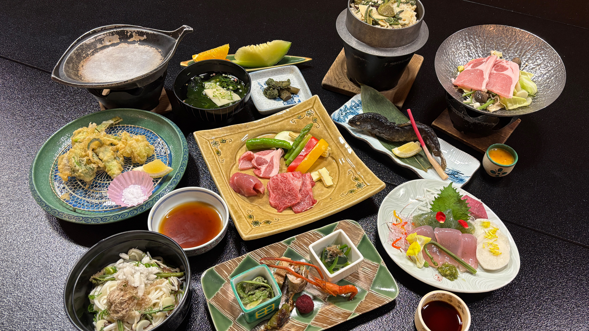 【とやま牛と立山ポークの食べ比べ】食の王国富山の誇るブランド牛とブランド豚を楽しむ！季節限定の特別膳
