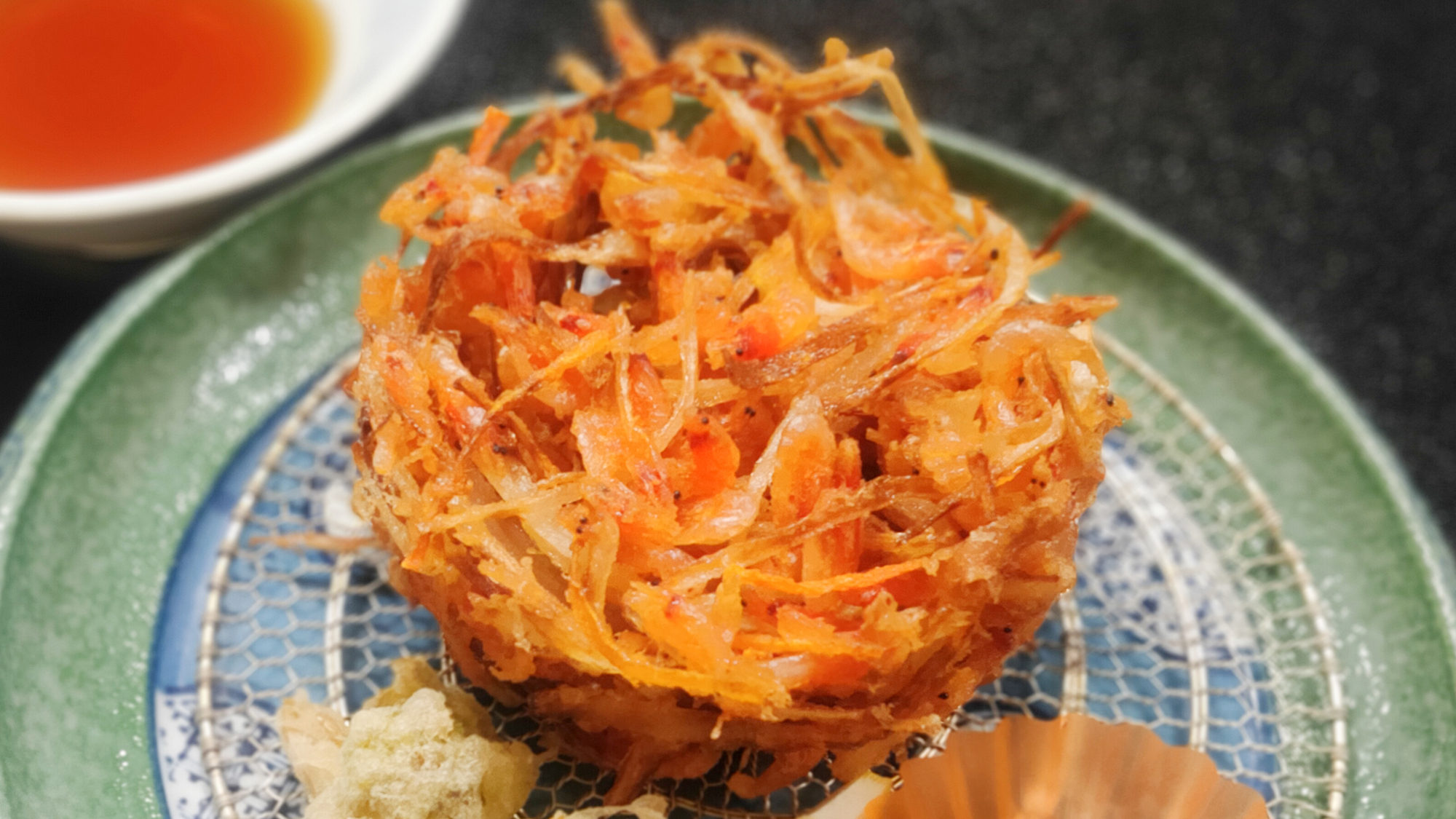 【4月から5月　別注文　桜エビ　かき揚げ】生桜えびに野菜を混ぜ、衣を少なめにしてカラッと揚げています