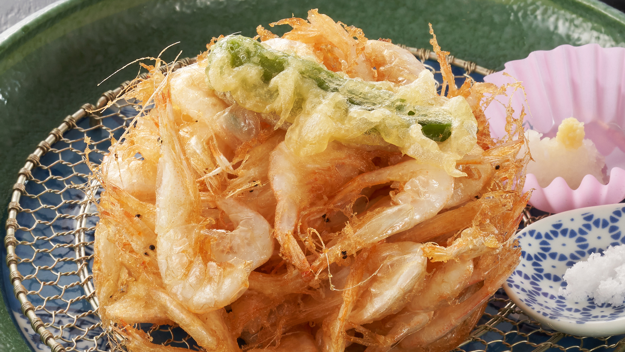 【白えび膳】白えびかき揚げ　白えびの芳ばしい香りが口内に拡がります。