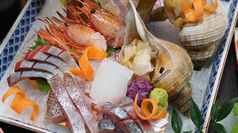 【通年　別注文　お造り盛り合わせ】各会席のお造りでは物足らず、思う存分旬魚を楽しみたい方に人気です