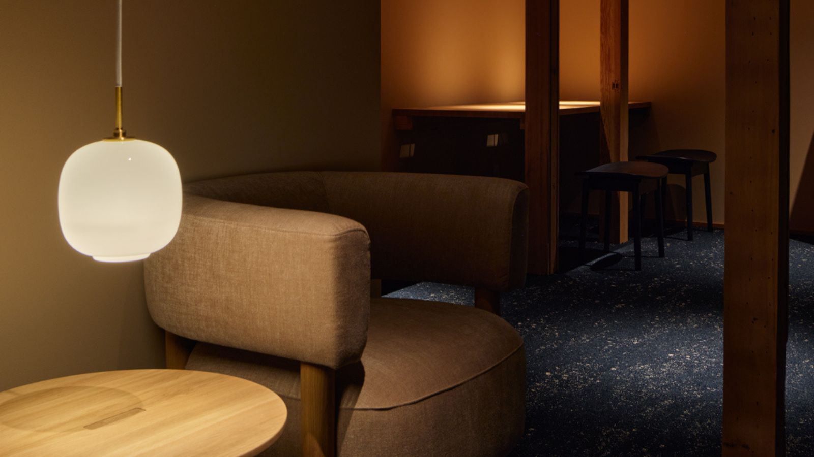 ラウンジで読書ができます