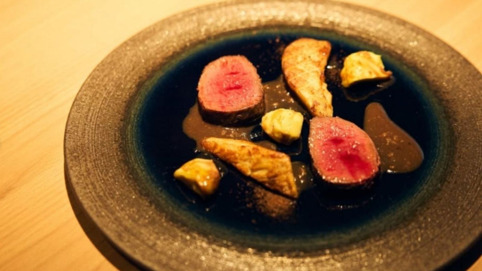 【夕食】鹿肉を使ったメイン料理&rdquo;山の育み&rdquo;