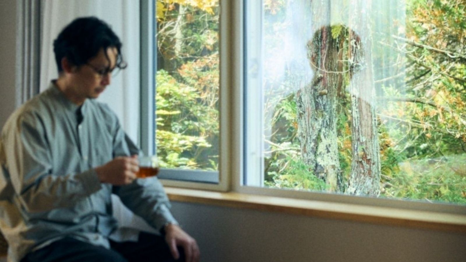 窓辺のベンチで、自然とともにお茶のひとときを。