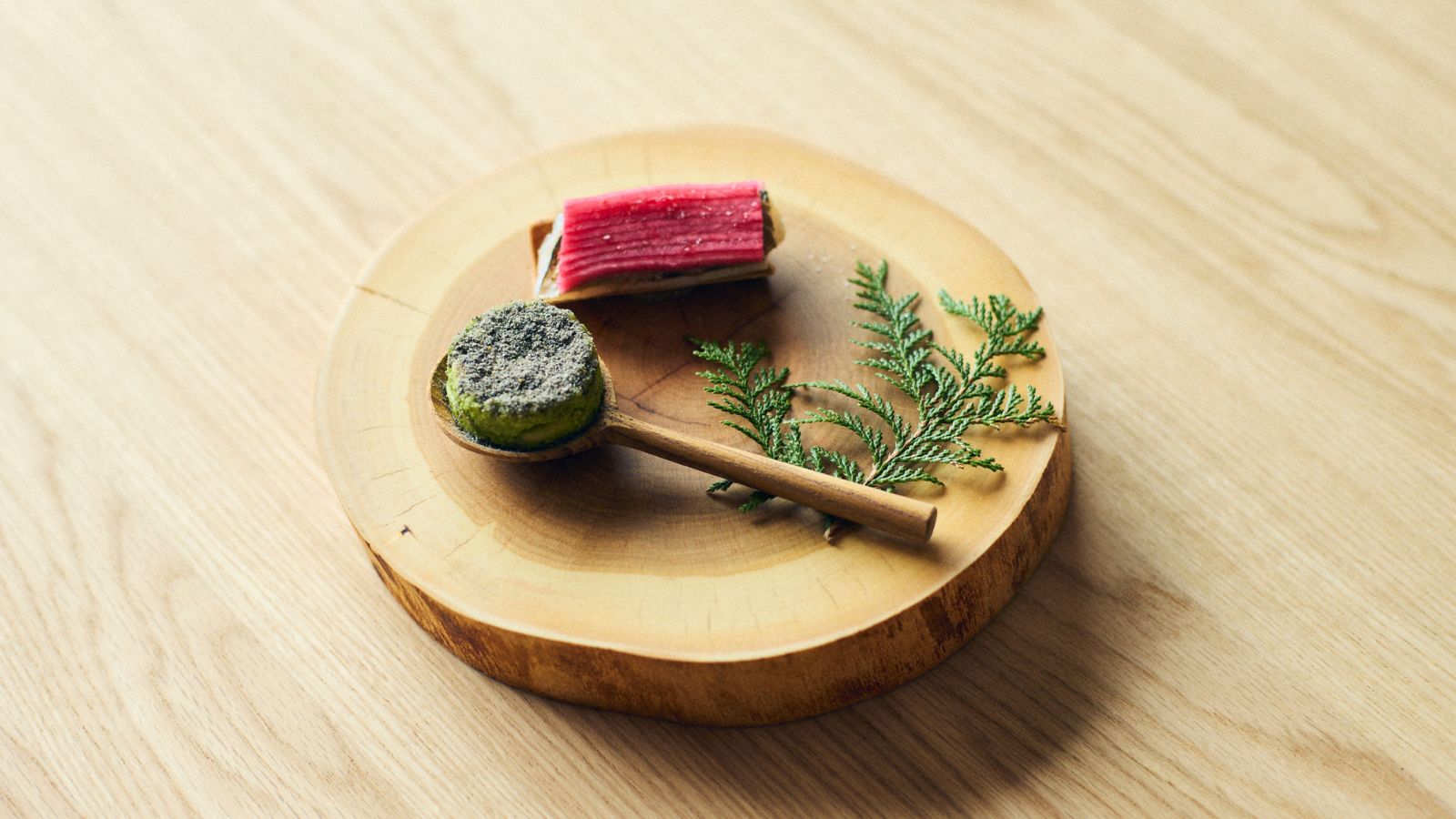 【夕食】地元の食文化や素材の魅力をいかしたコース料理