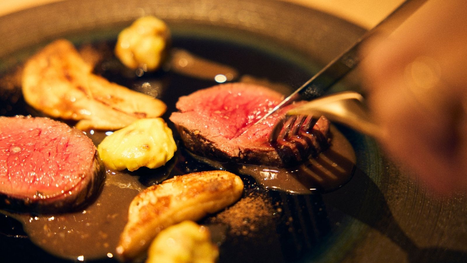 【夕食】鹿肉を使ったメイン料理&rdquo;山の育み&rdquo;