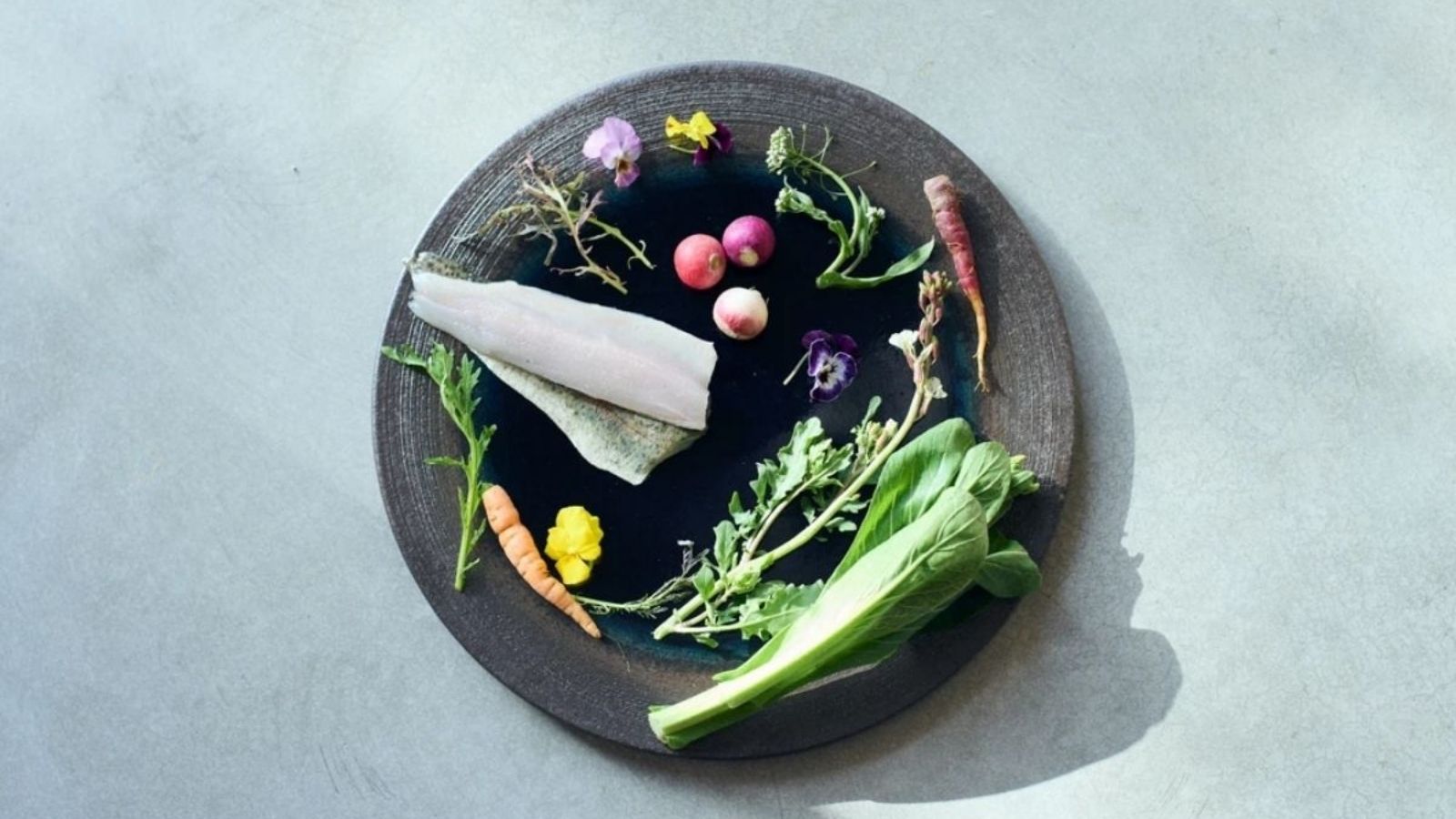 【夕食】地元の食文化や素材の魅力をいかしたコース料理