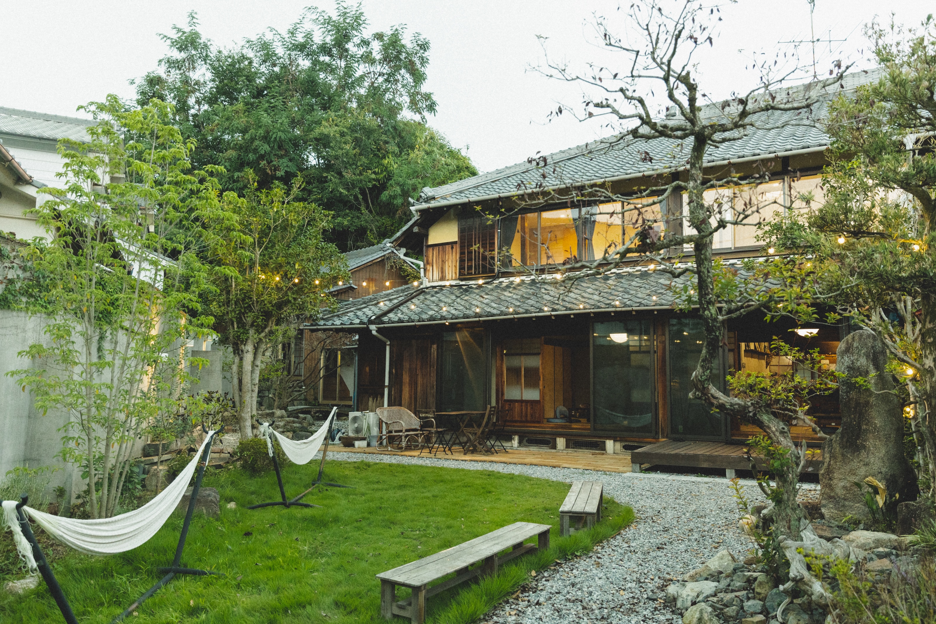 庭（四季折々の花が植えられています）