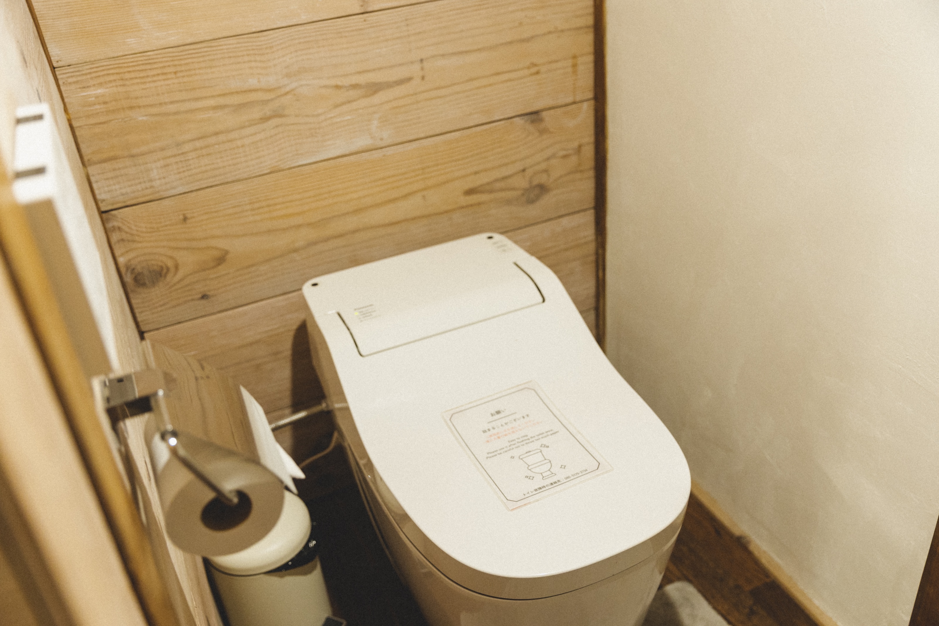 トイレ（洋式３箇所、男性用１箇所）ウォシュレット付き