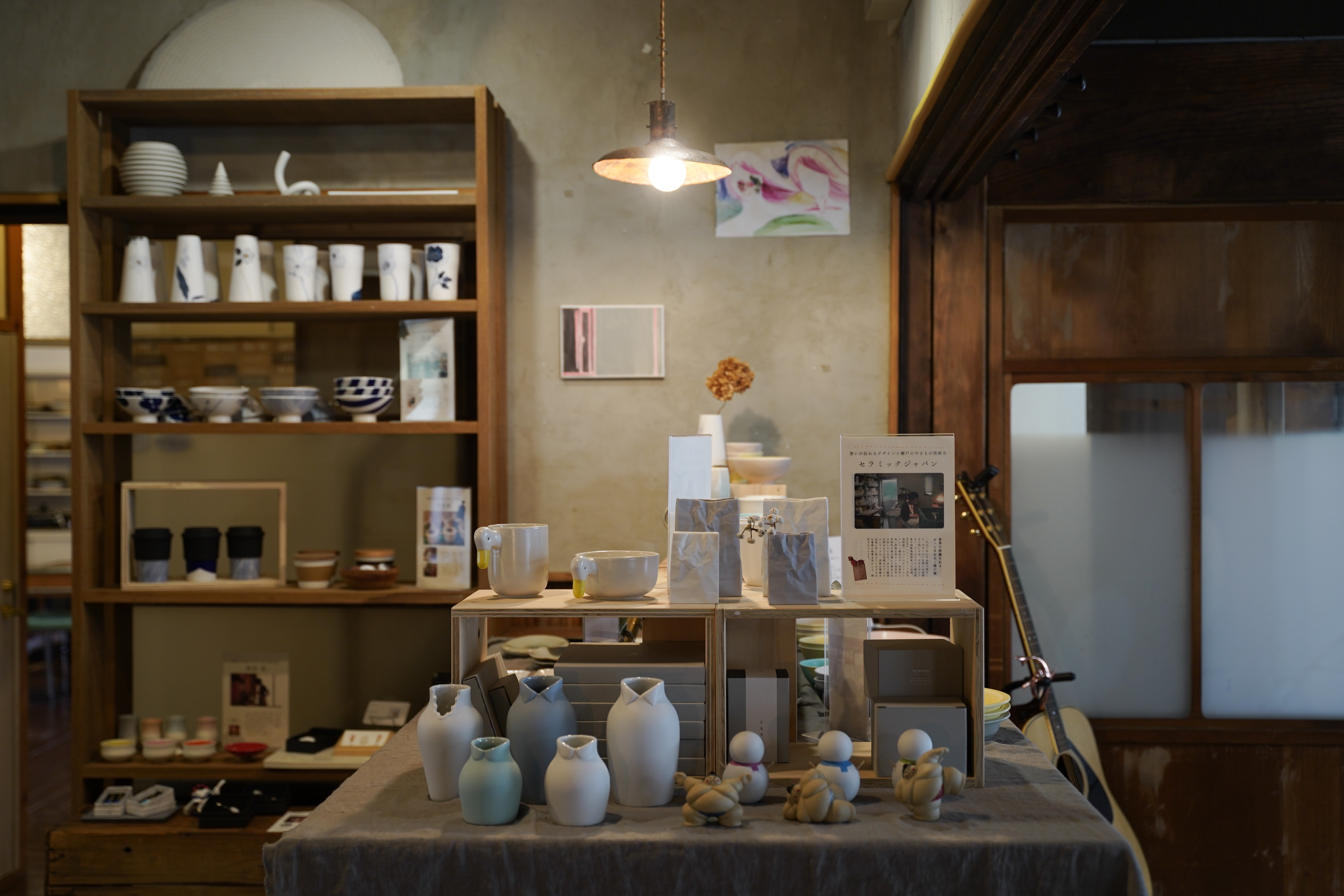 土産販売（陶磁器、焼き菓子、雑貨を扱っています）