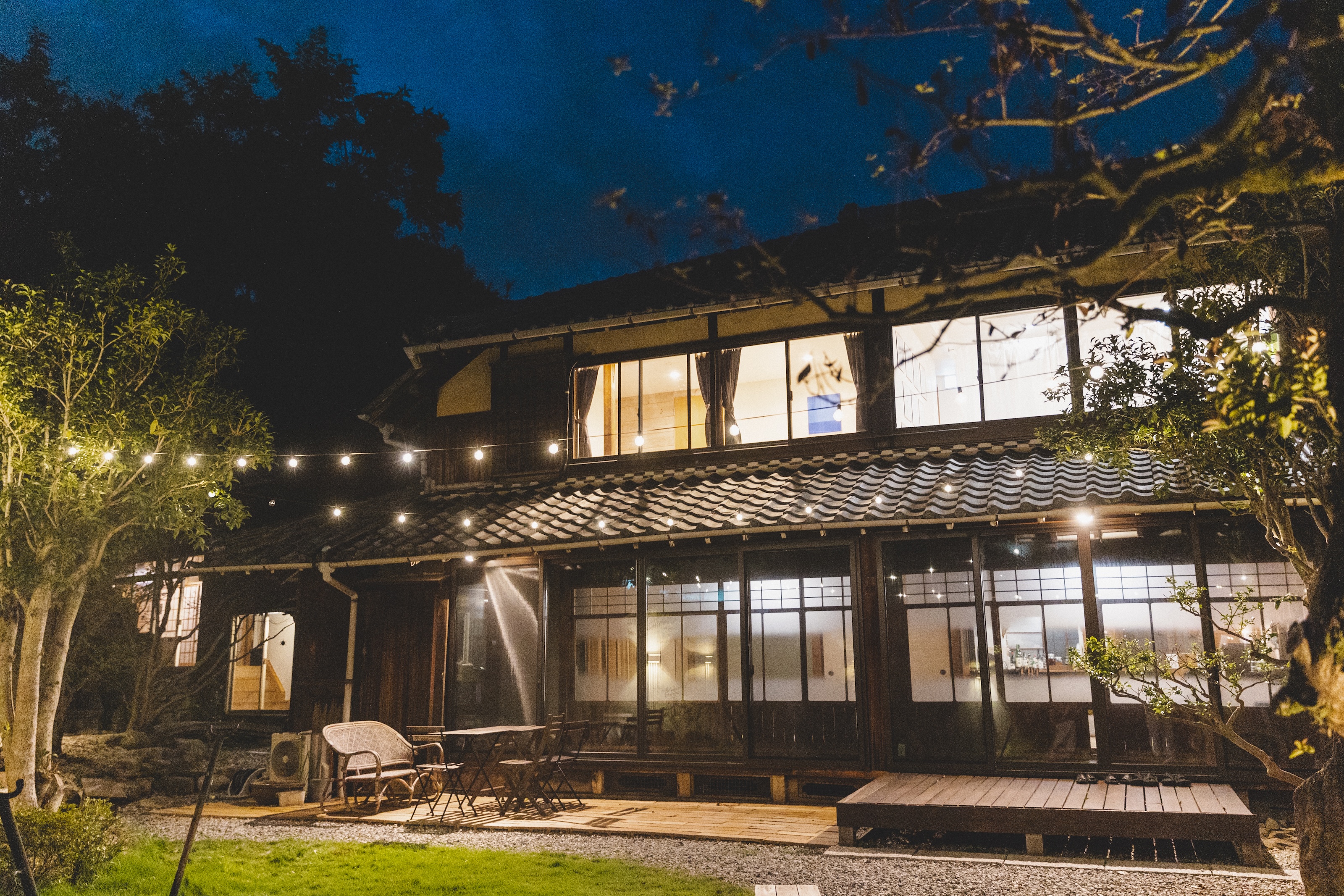 夜の庭（BBQセットの貸出可能。1,000円／人）