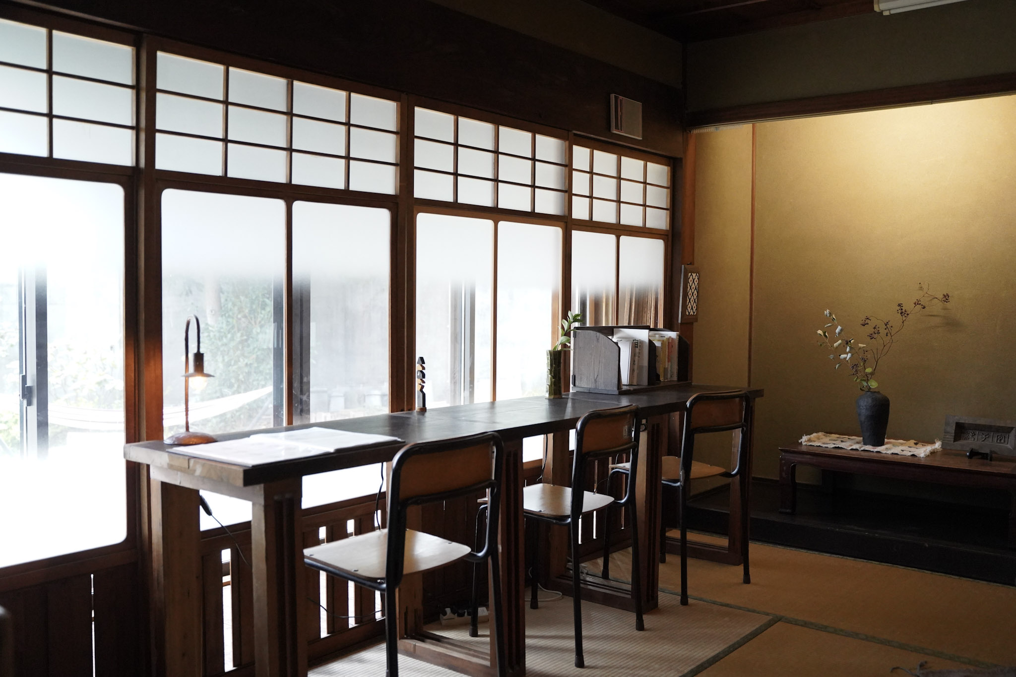 カフェカウンター（コンセント、Wi-Fiあり）