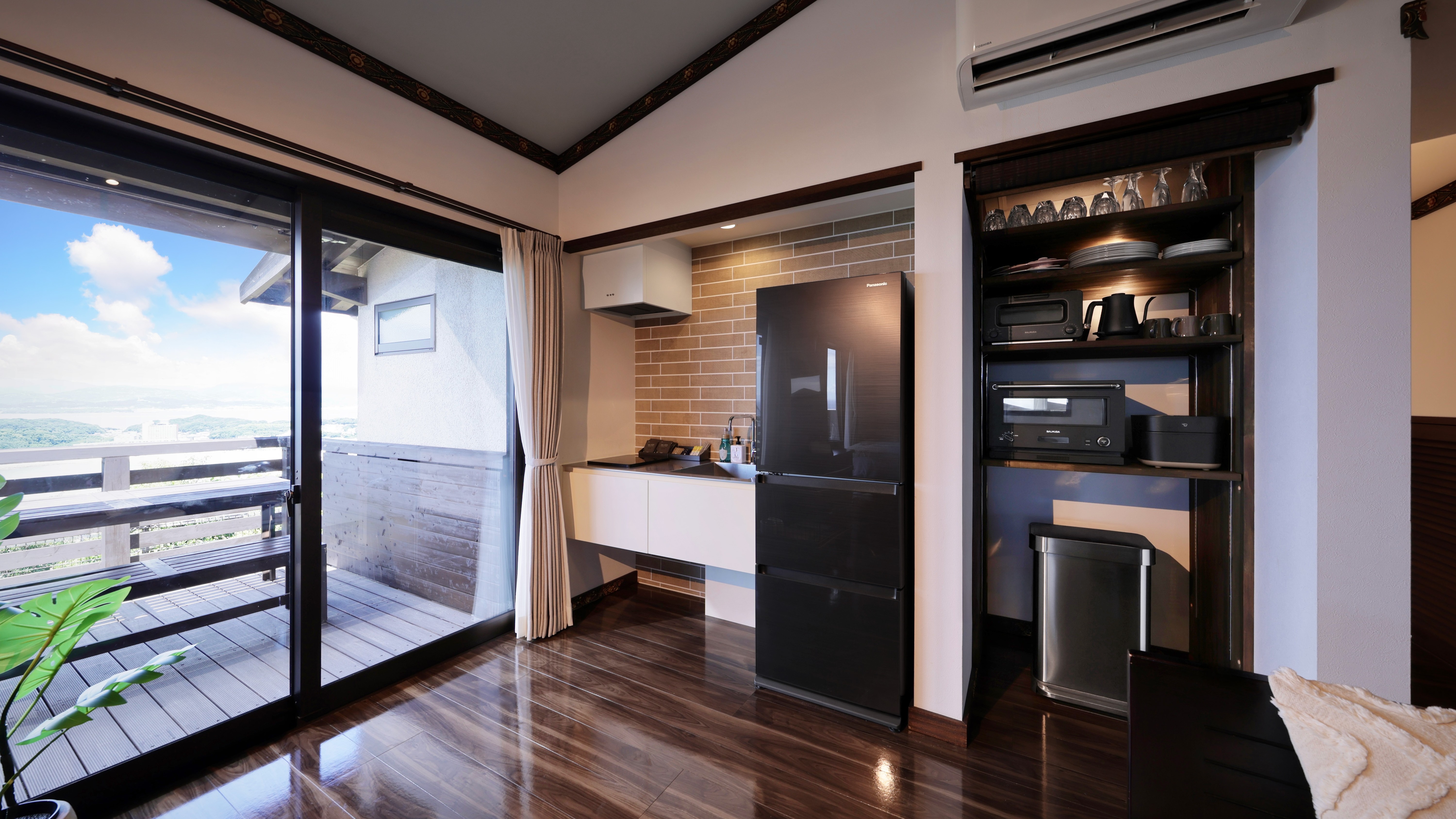 C棟　バグースルーム_10名定員【プロジェクター＆プール＆バレルサウナ＆天然温泉付】