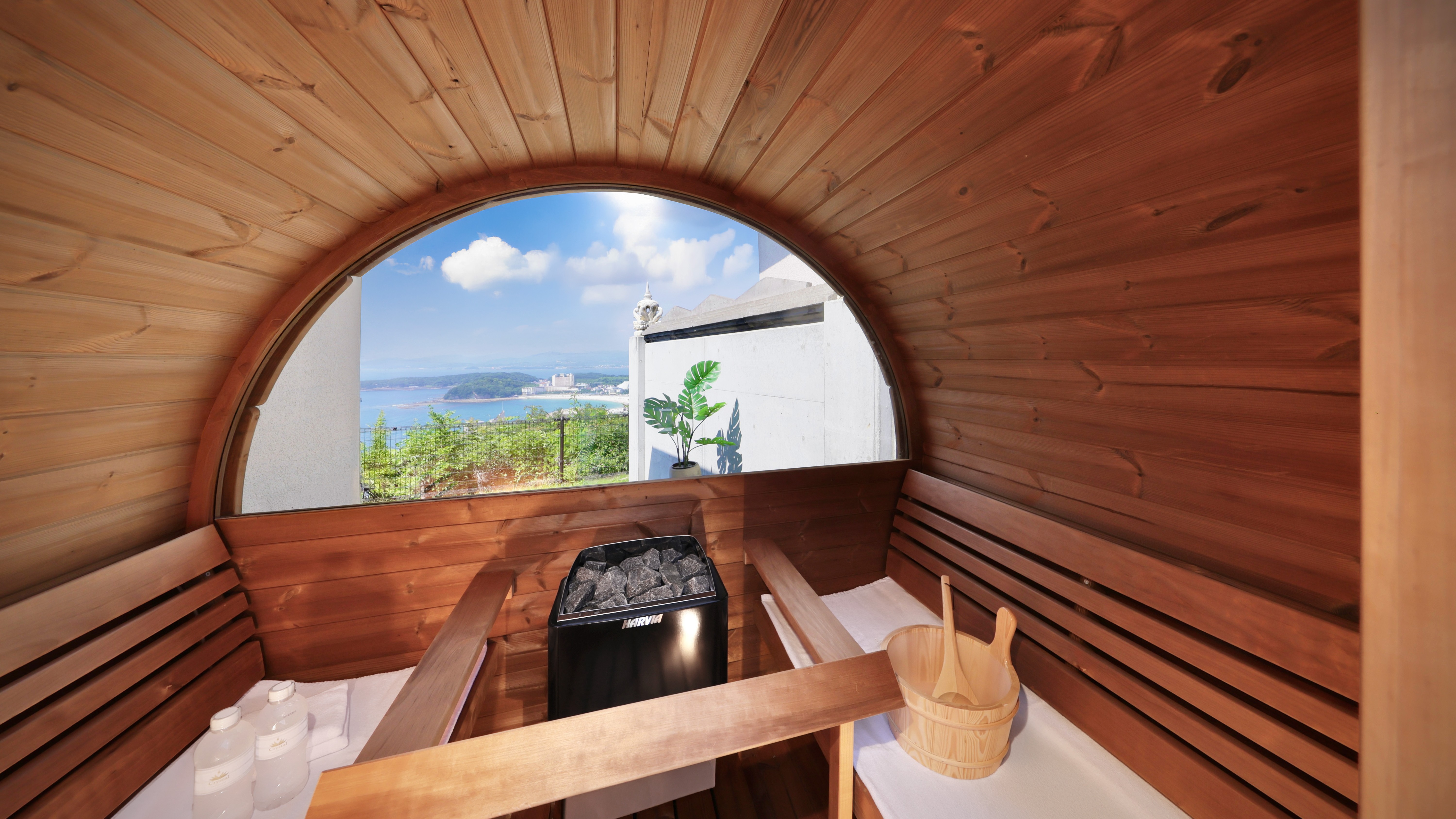 B棟　スカルトルーム_4名定員(最大5名)【プール＆バレルサウナ＆天然温泉付】