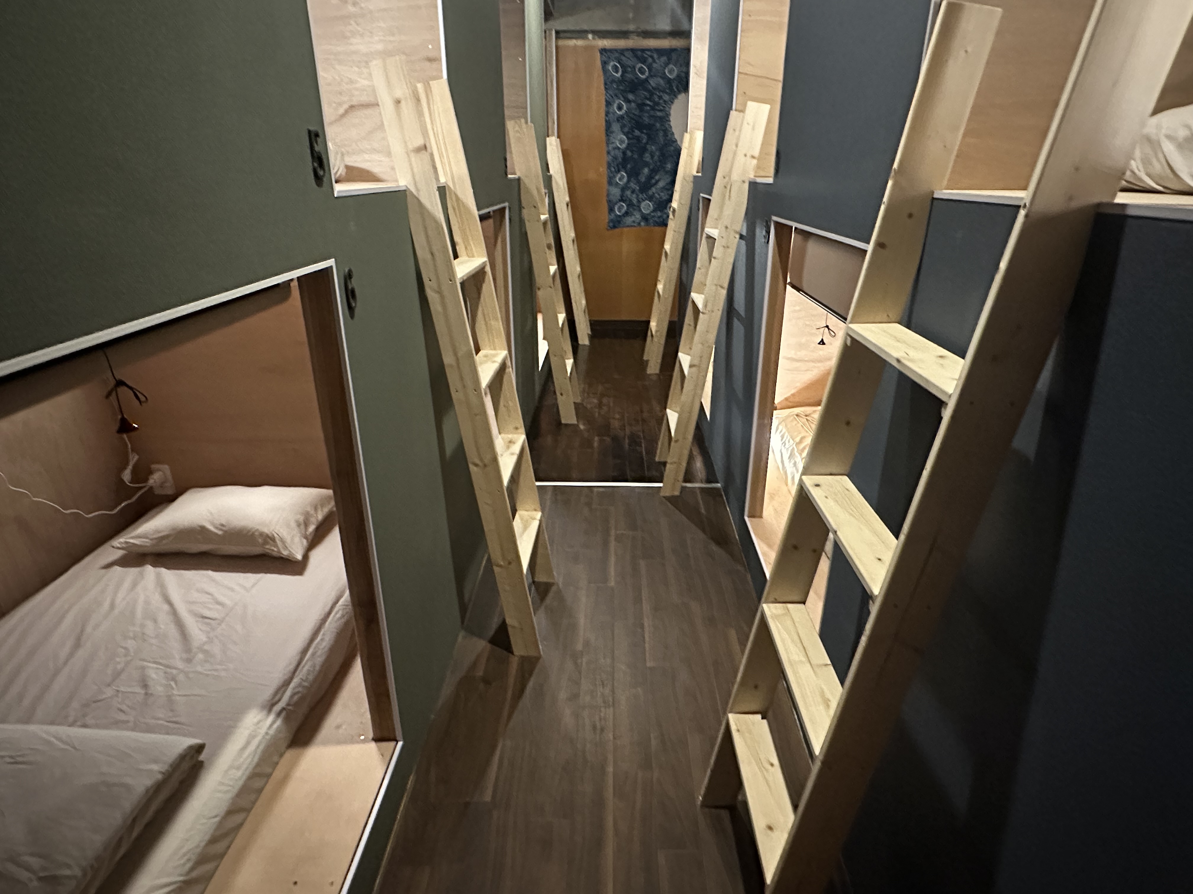 男女共用ドミトリー