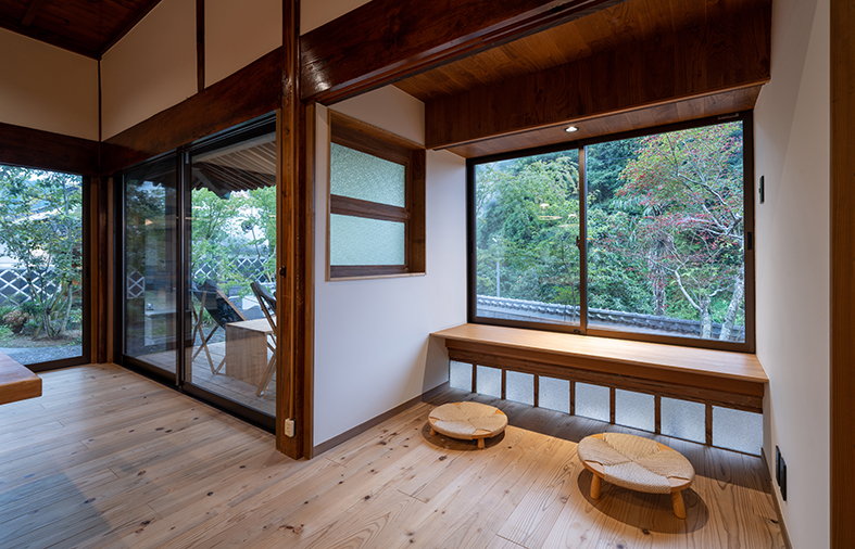 バルコニーを眺めながら読書などいかがでしょうか。リラックスした時間を過ごしたい方にもおすすめです。