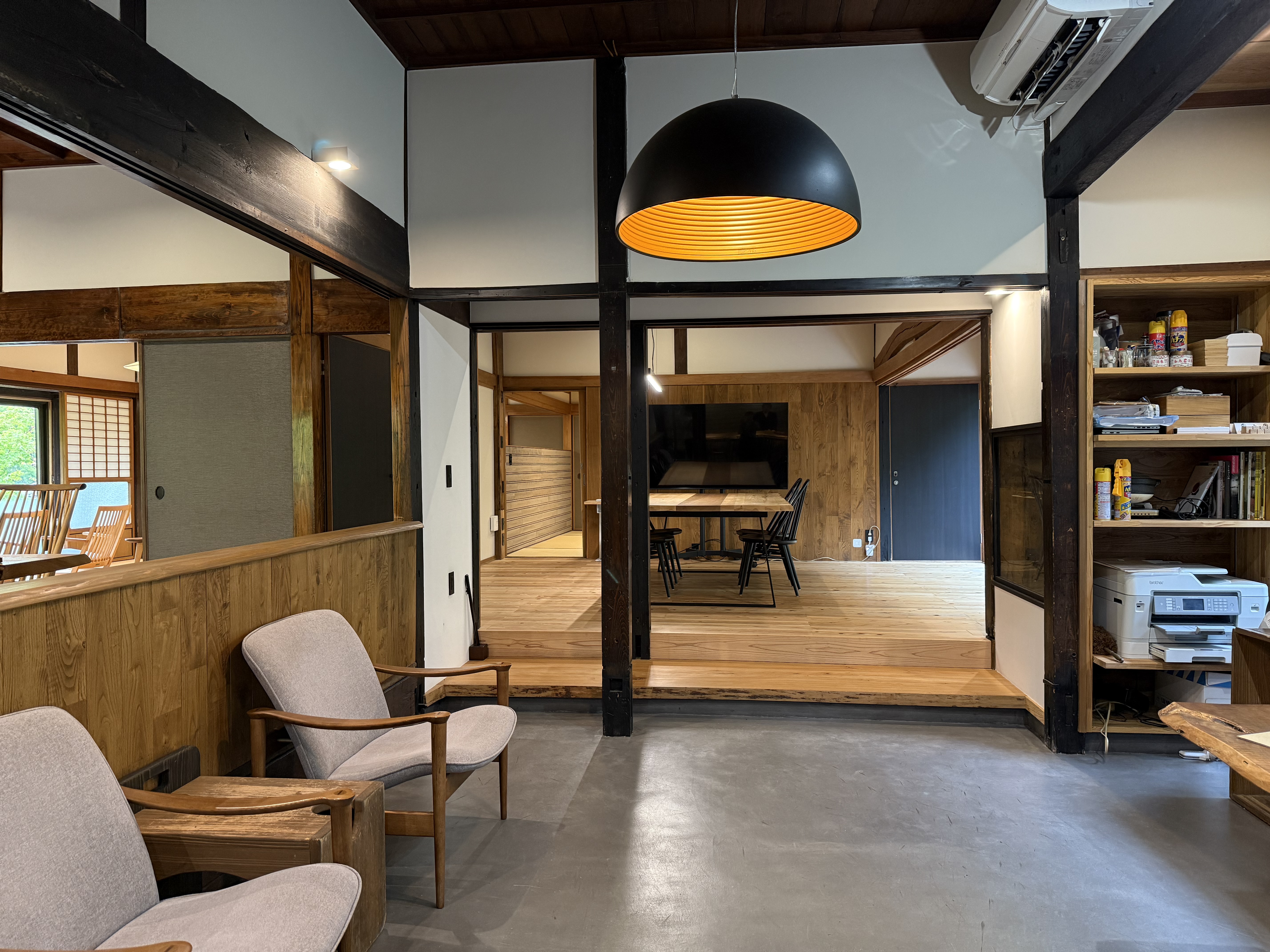 work Room5　キッチン正面のスペース。カウンター越しにキッチンの方と接する事ができます。